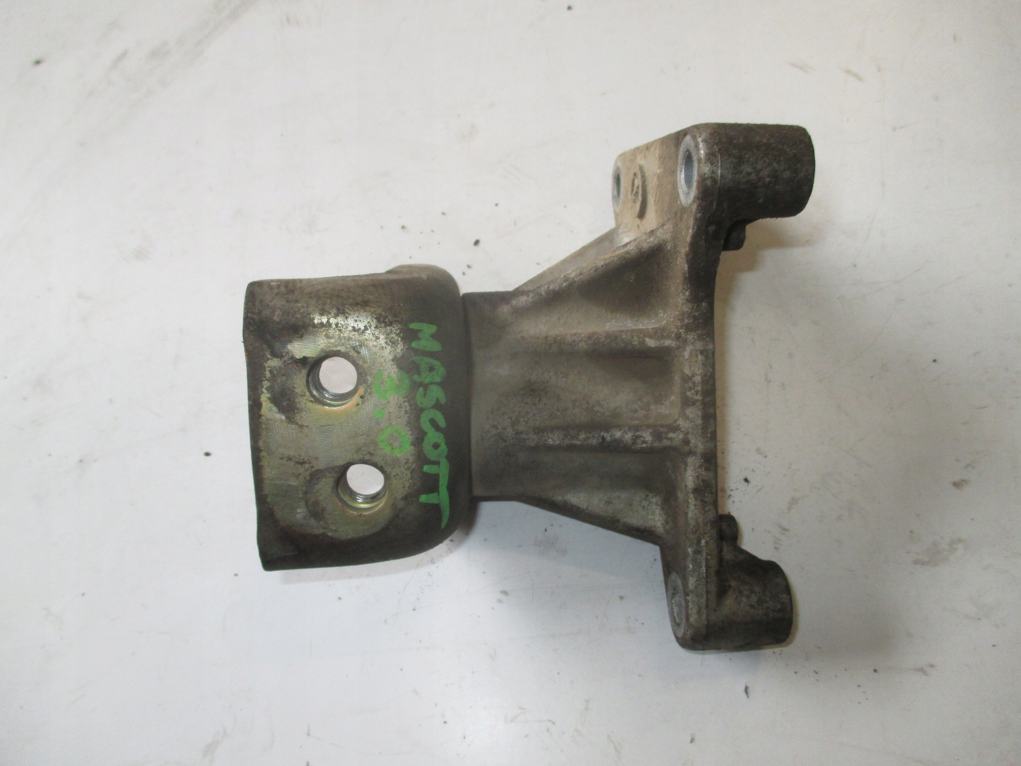 ЛАПА КРІПЛЕННЯ RENAULT MASCOTT 3.0 04-10