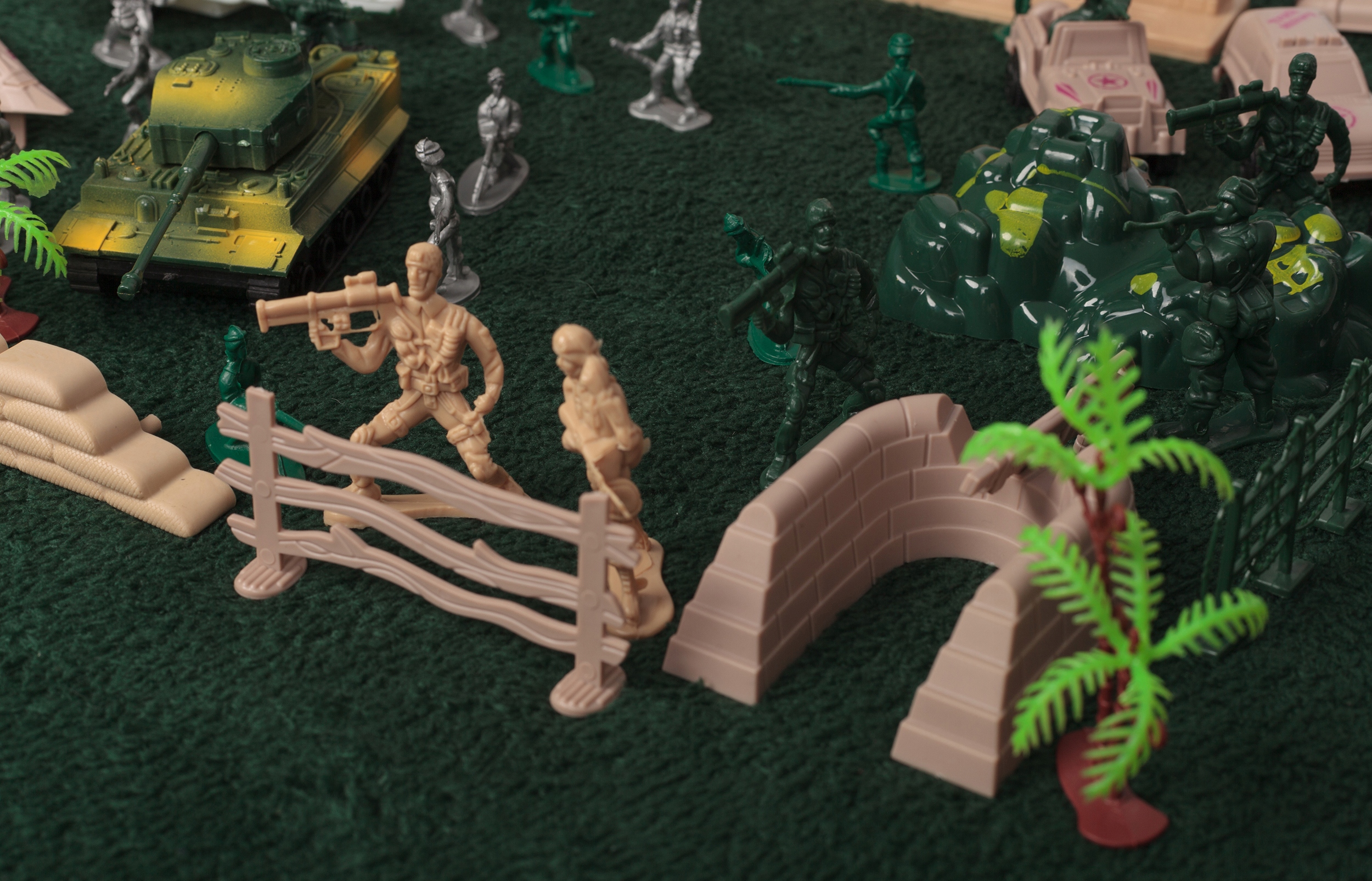 ŻOŁNIERZYKI BAZA WOJSKOWA FIGURKI ZESTAW 400 el. Wiek dziecka 3 lata +