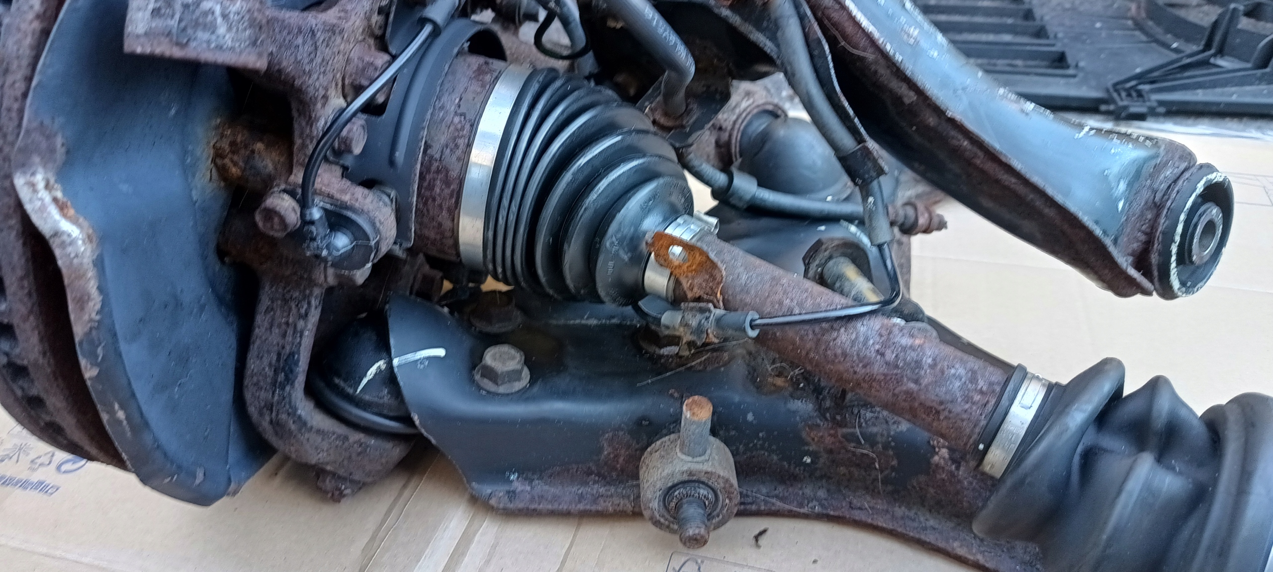 MITSUBISHI L200 V 2019-2024 right front sususpension swing NAPED