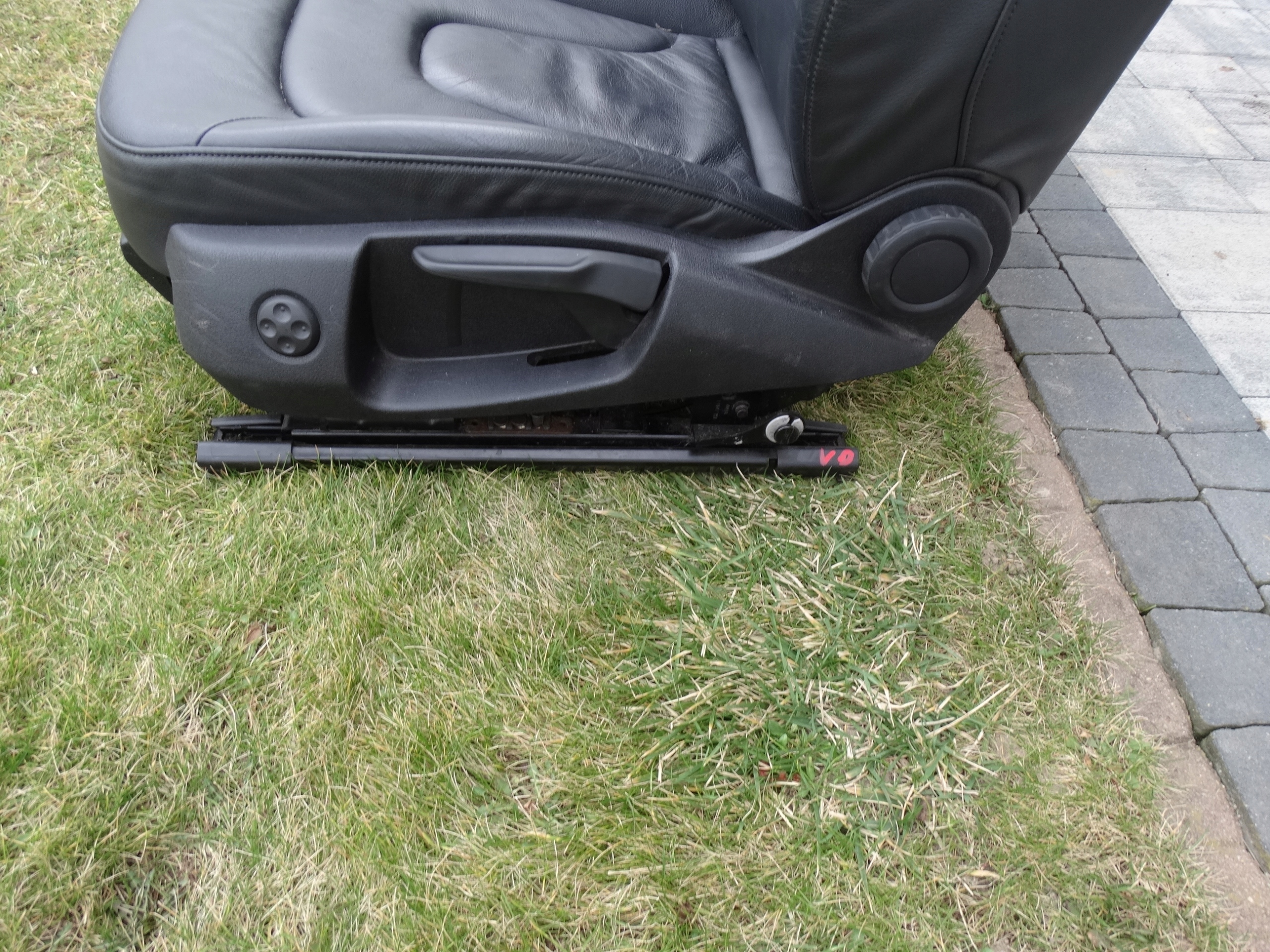 AUDI A4 B8 sedan 08-15 seats black leather GRZANE armrest