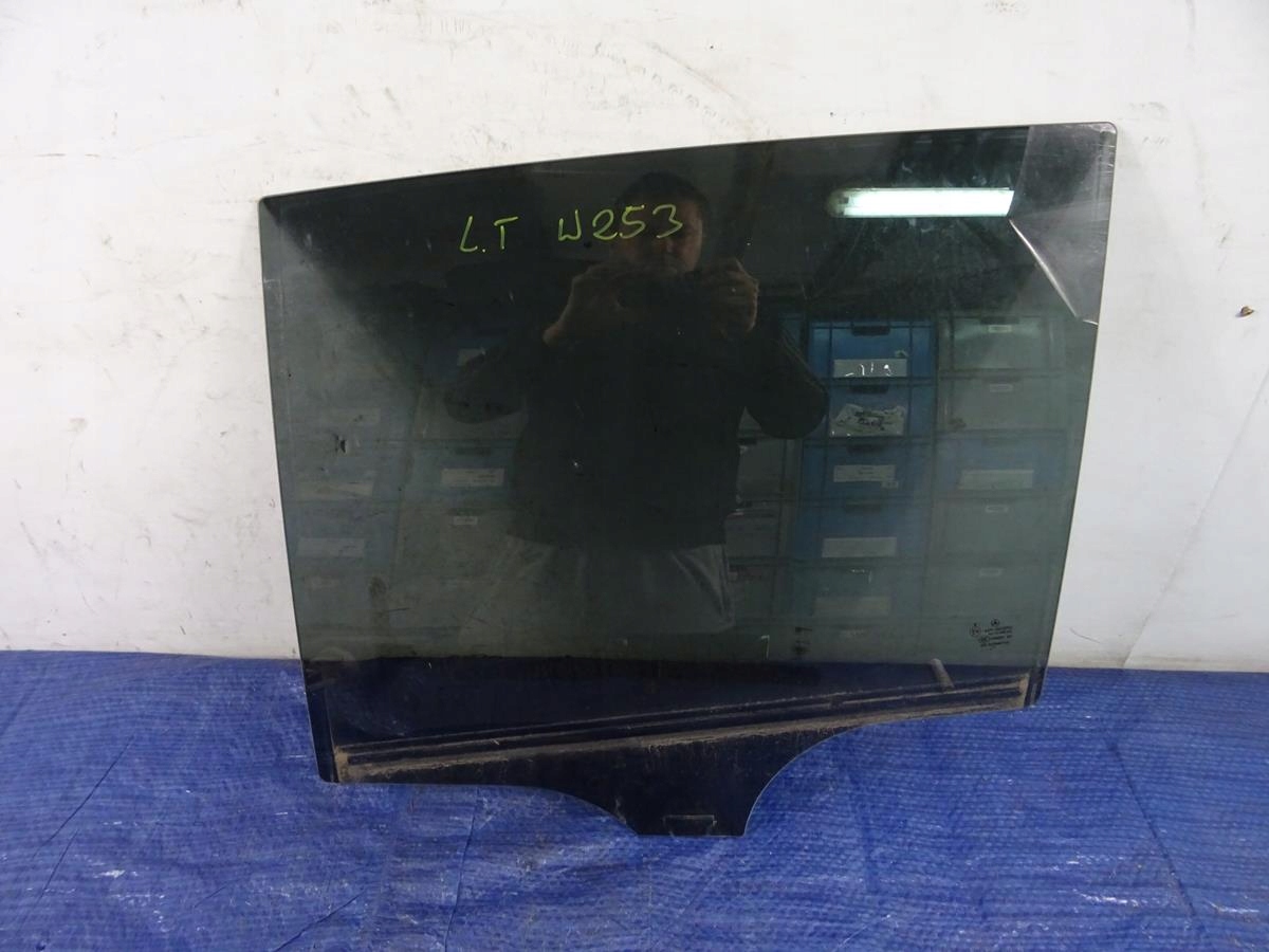 Скло дверей ліве заднє MERCEDES W253 17R