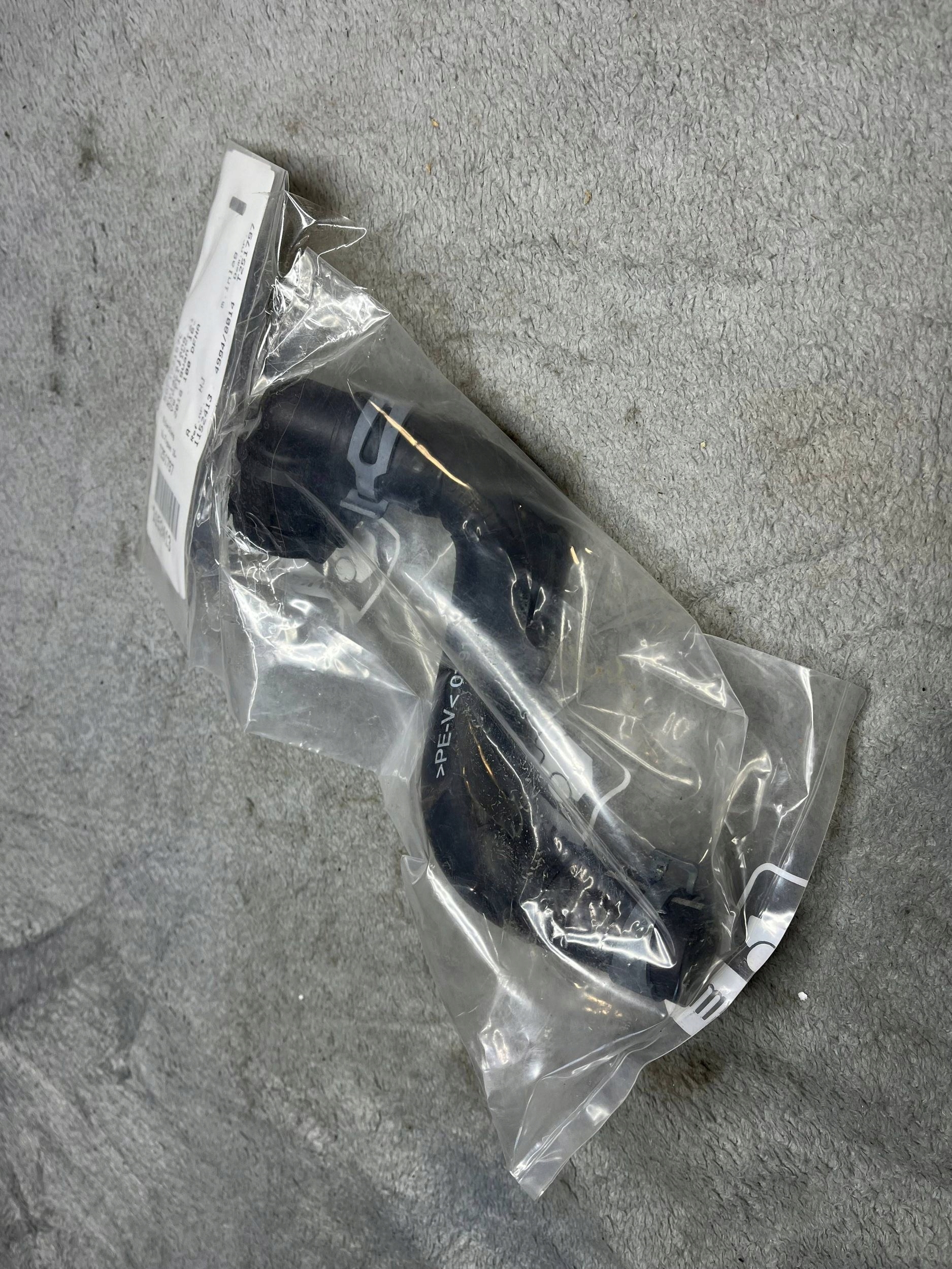 pipe hose Volkswagen Tiguan 5QF122157C