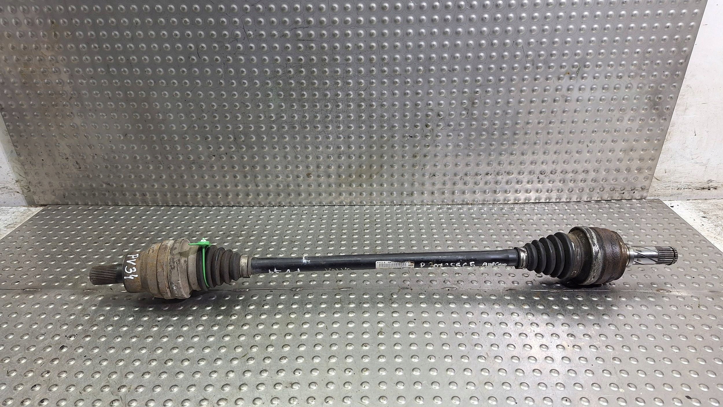 semi-axis left rear part P30735565 VOLVO XC90 and 4.4 V8 AWD