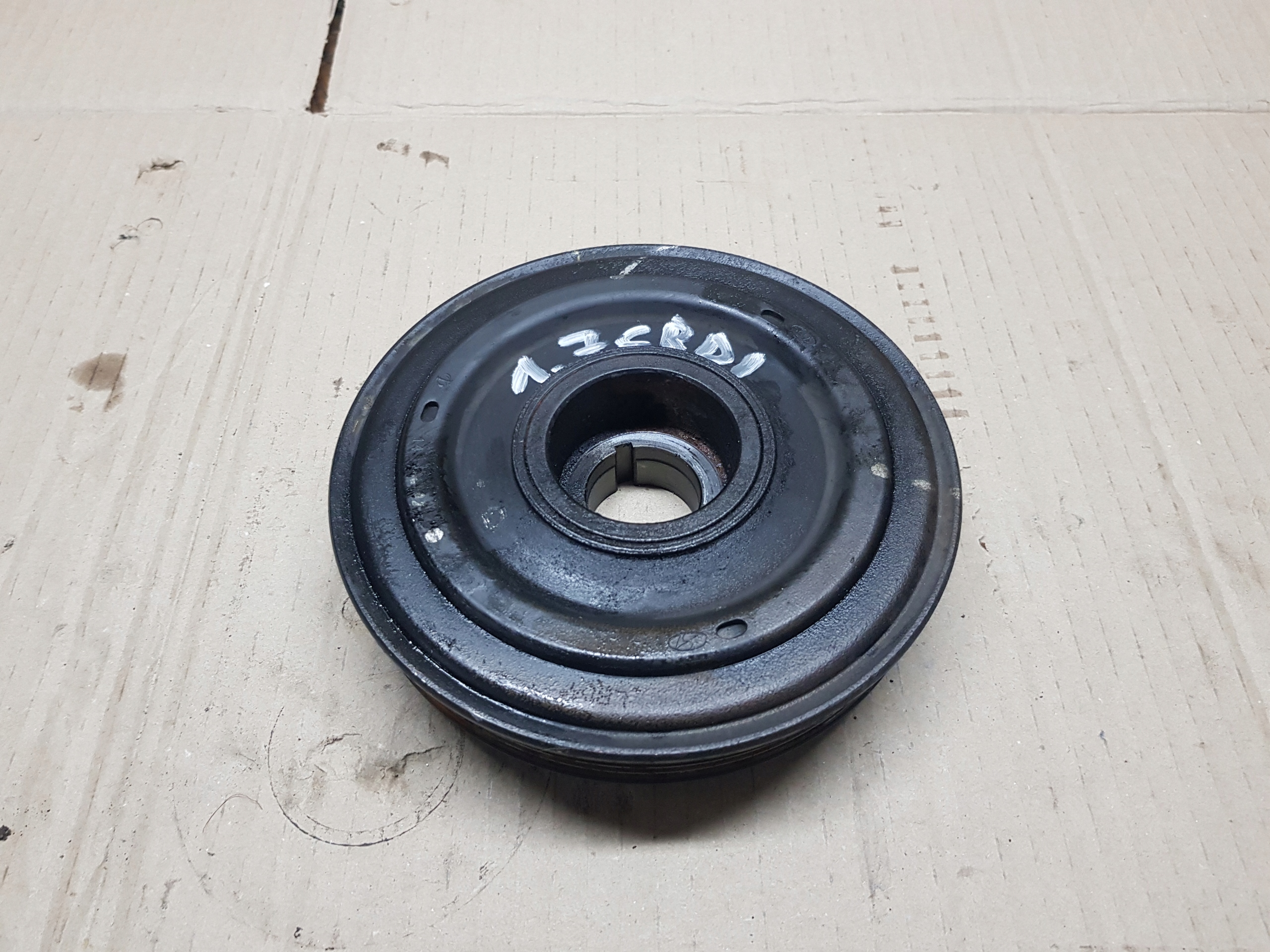 HYUNDAI 1.7 CRDI E6 вал шків