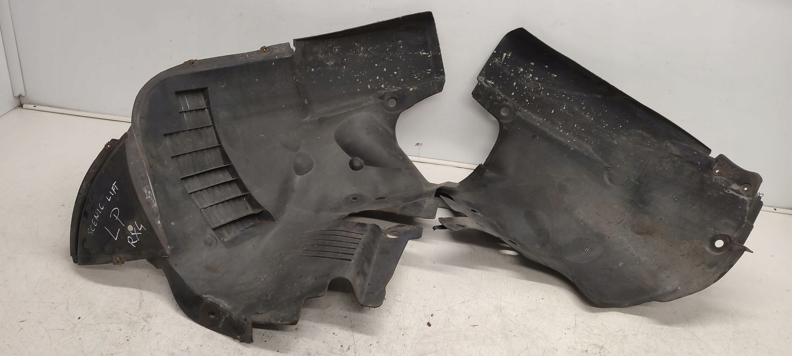 mudguard front front left Renault Scenic and RX4 LIFT