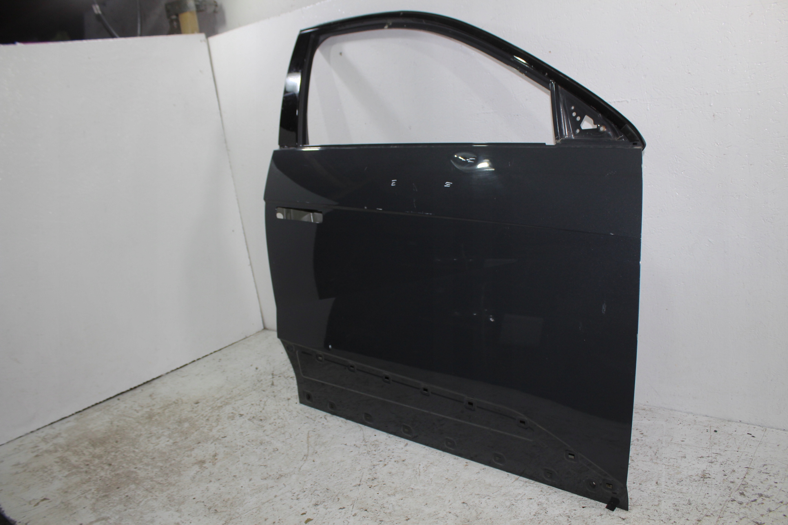 Hyundai Ioniq V 5 door right front front