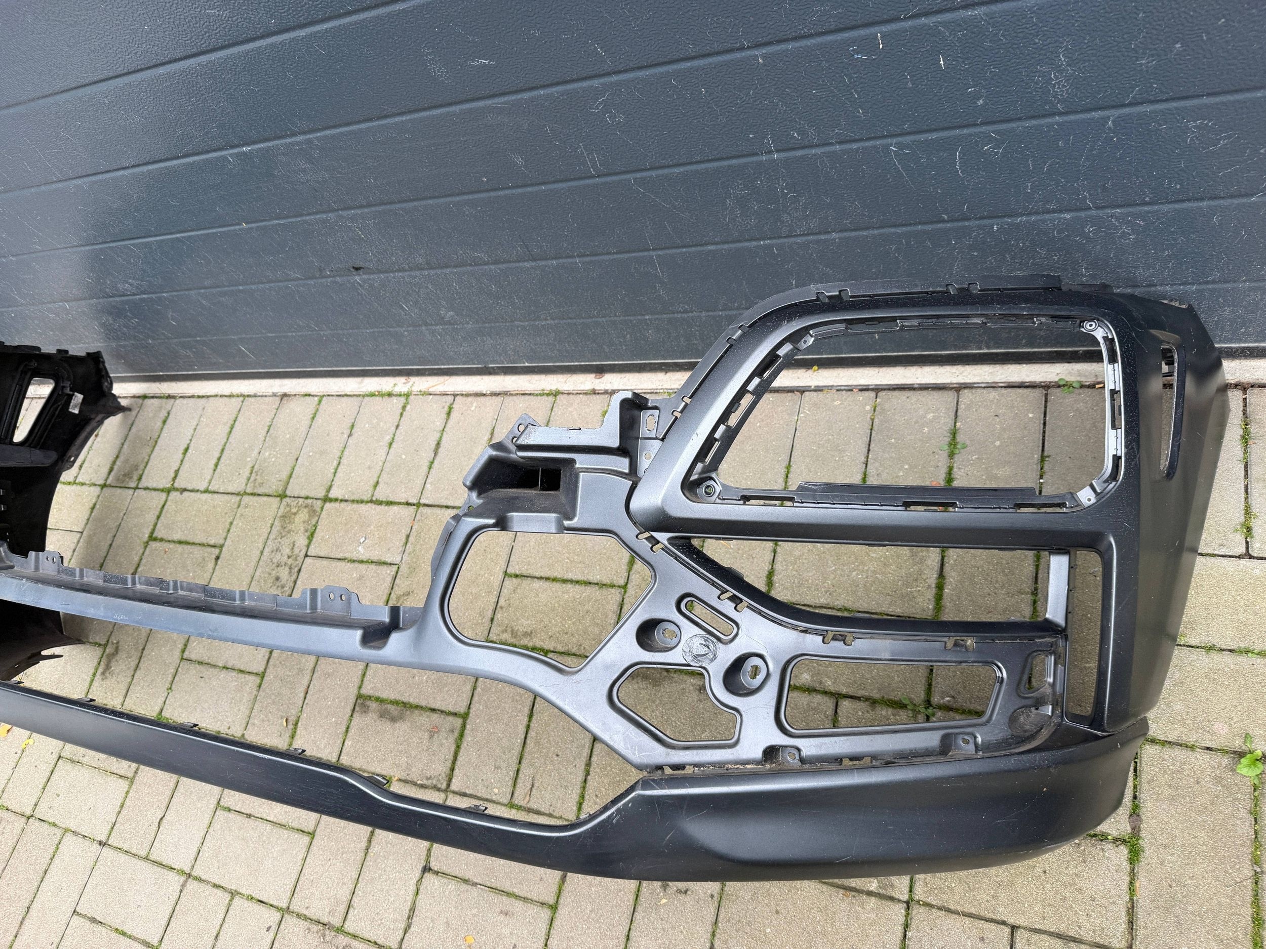 Hyundai Kona 1 and 17- bumper front front