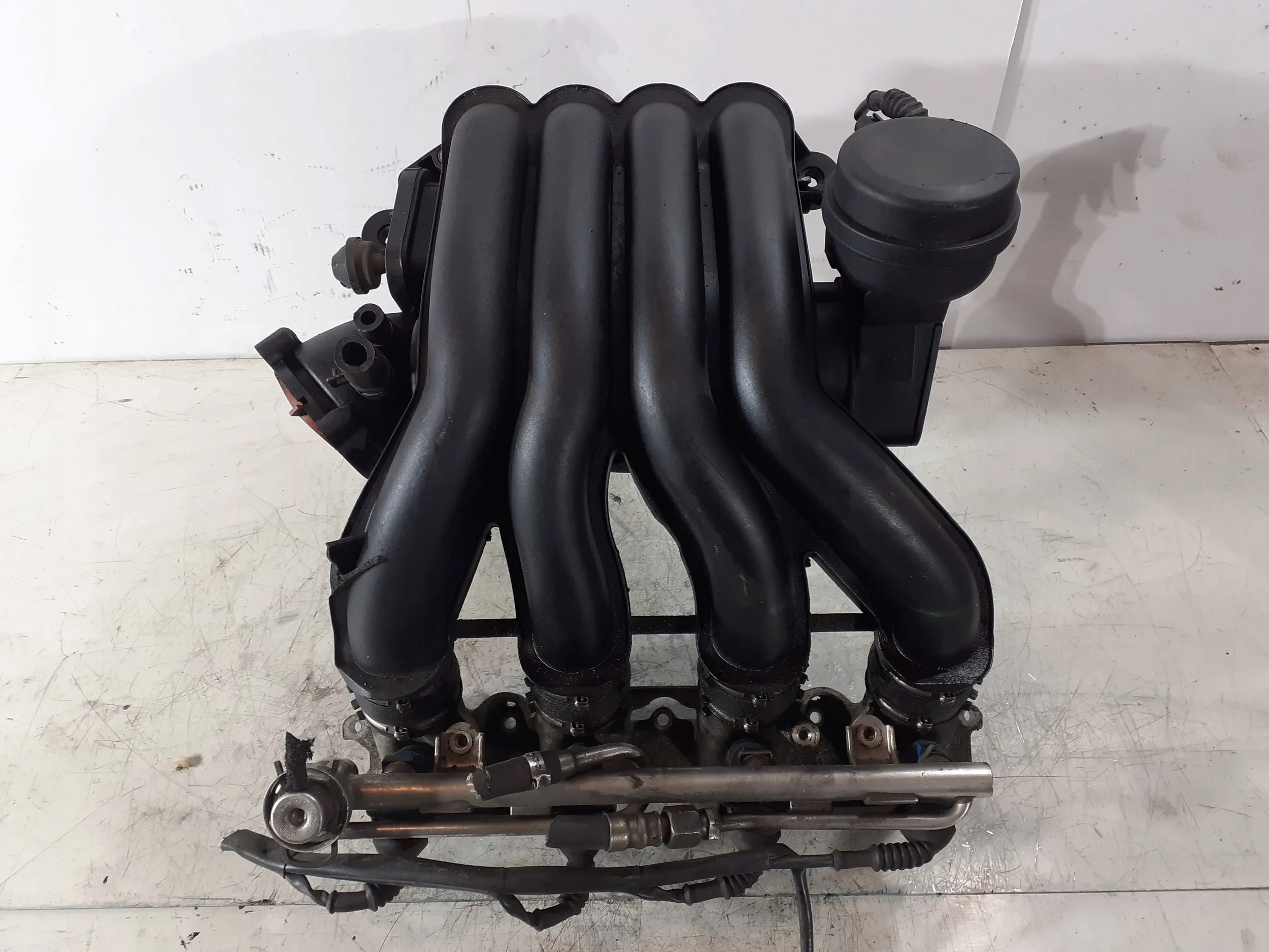 Впускной коллектор 06b133210m Vw Passat B5 1.8 ADR