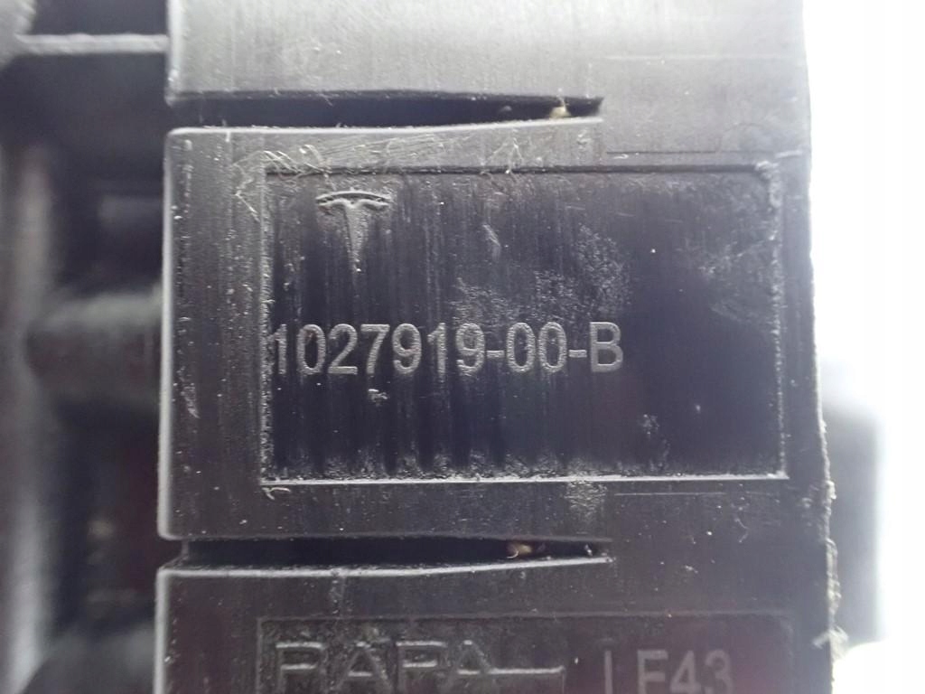 BLOK ZAWORÓW ZAWIESZENIA ROZDZIELACZ PNEUMATYKI TESLA MODEL S 17R Producent części Tesla