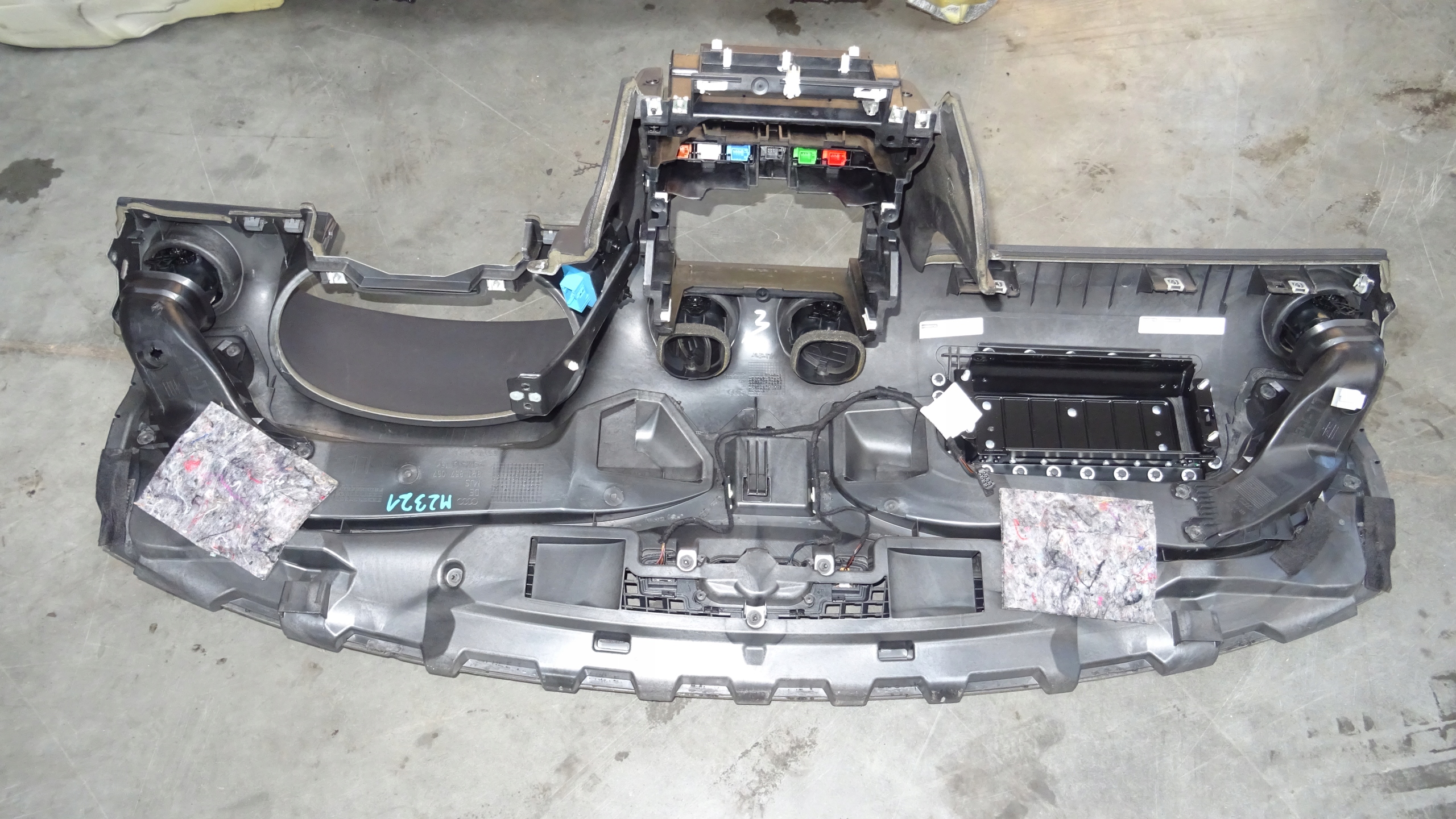 dashboard instrument panel Audi OE 8P1857067