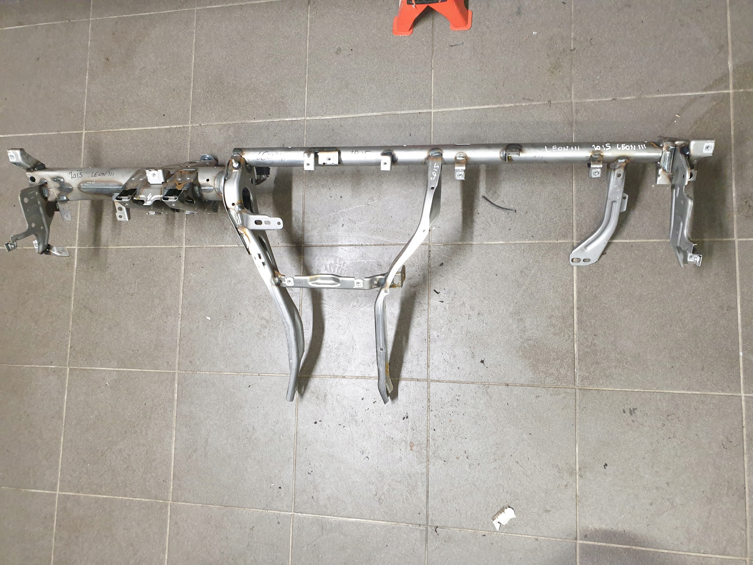 sider below DESKE pillar support SEAT LEON 5F III 3 2013