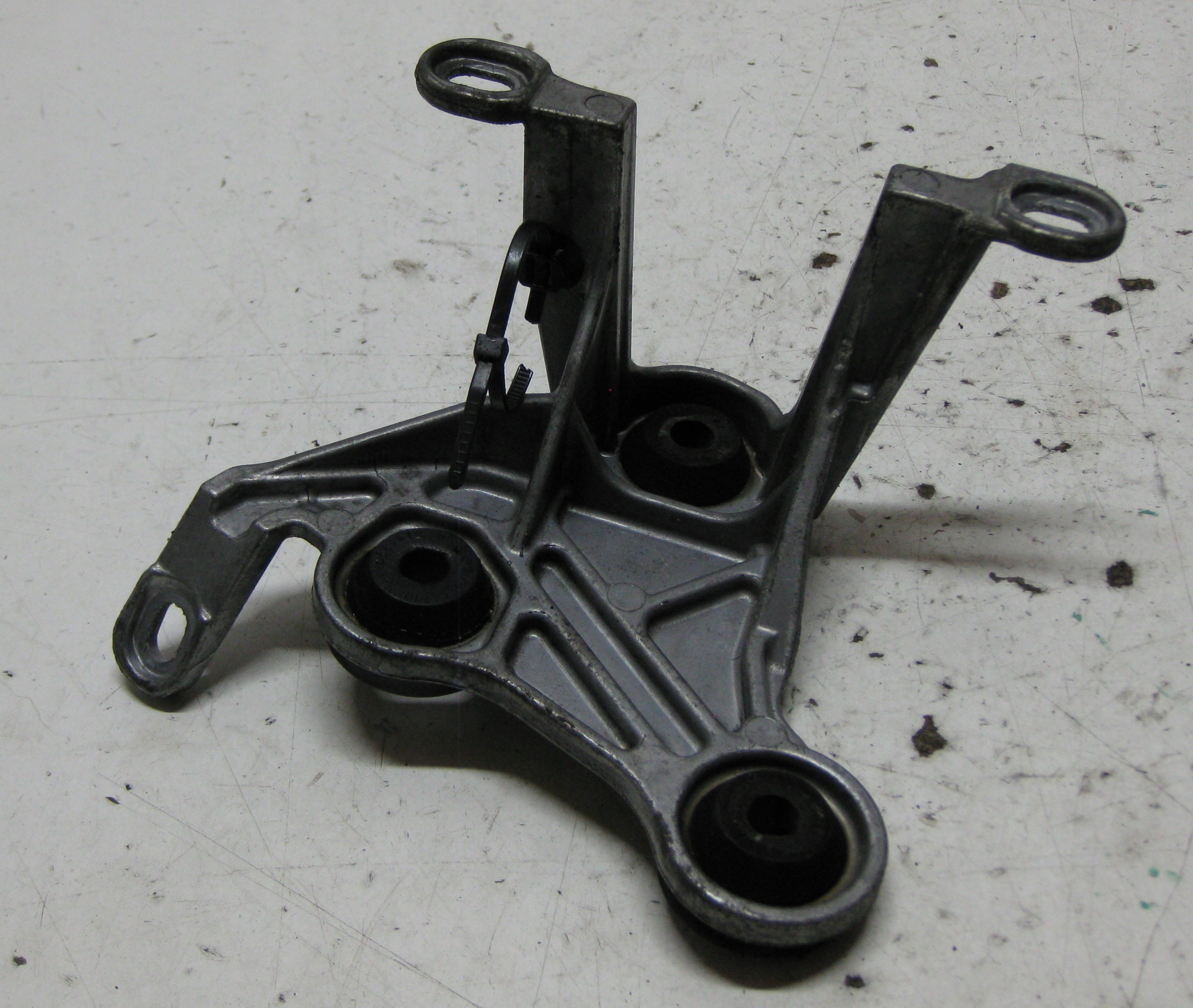 MERCEDES W207 3.0 CDI 11R Support Support plaque ABS A2044300110