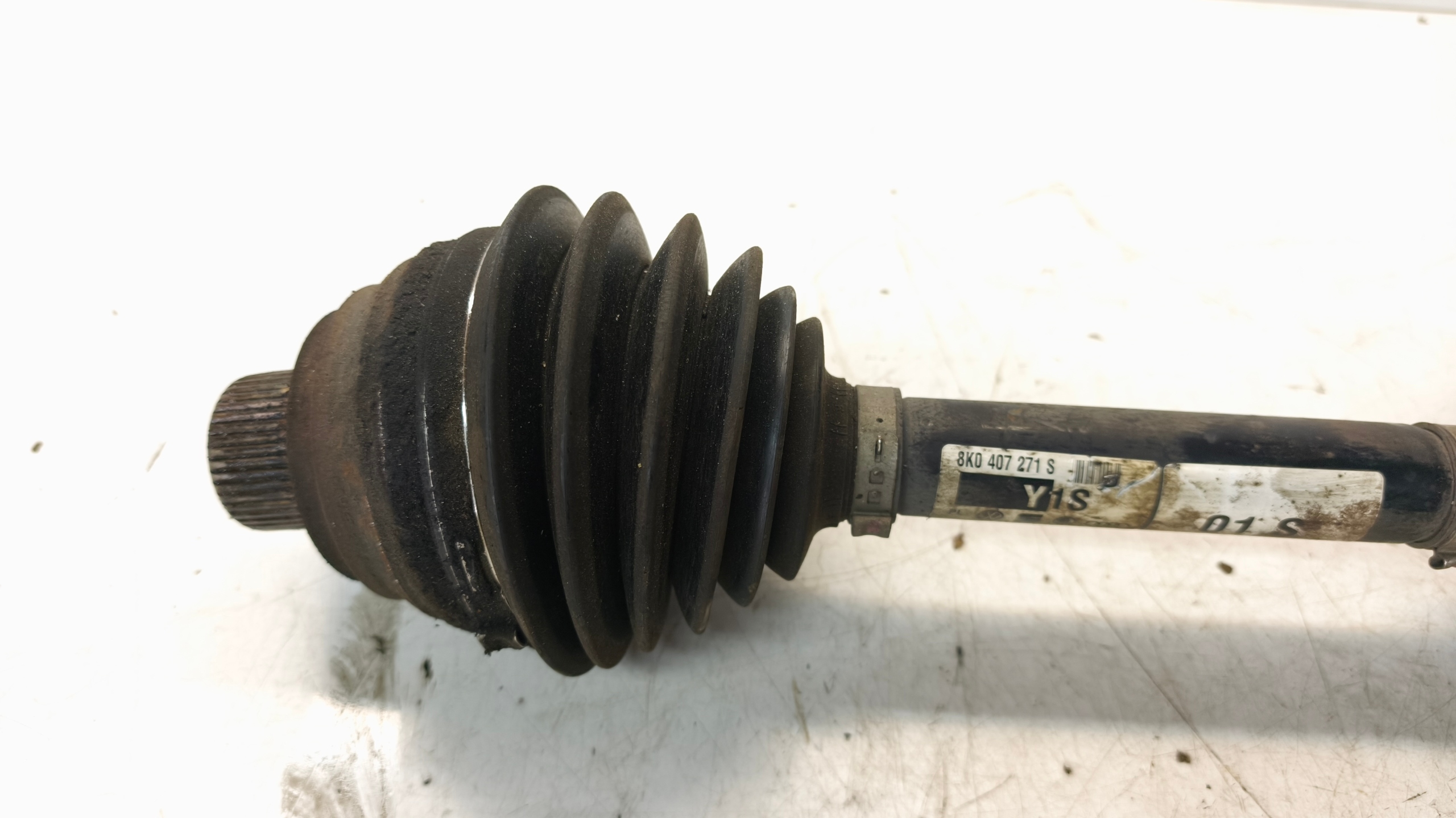 Antriebswelle links oder rechts vorne AUDI A4 B8 A5 8T 2.7 3.0 TDI 8K0407271S