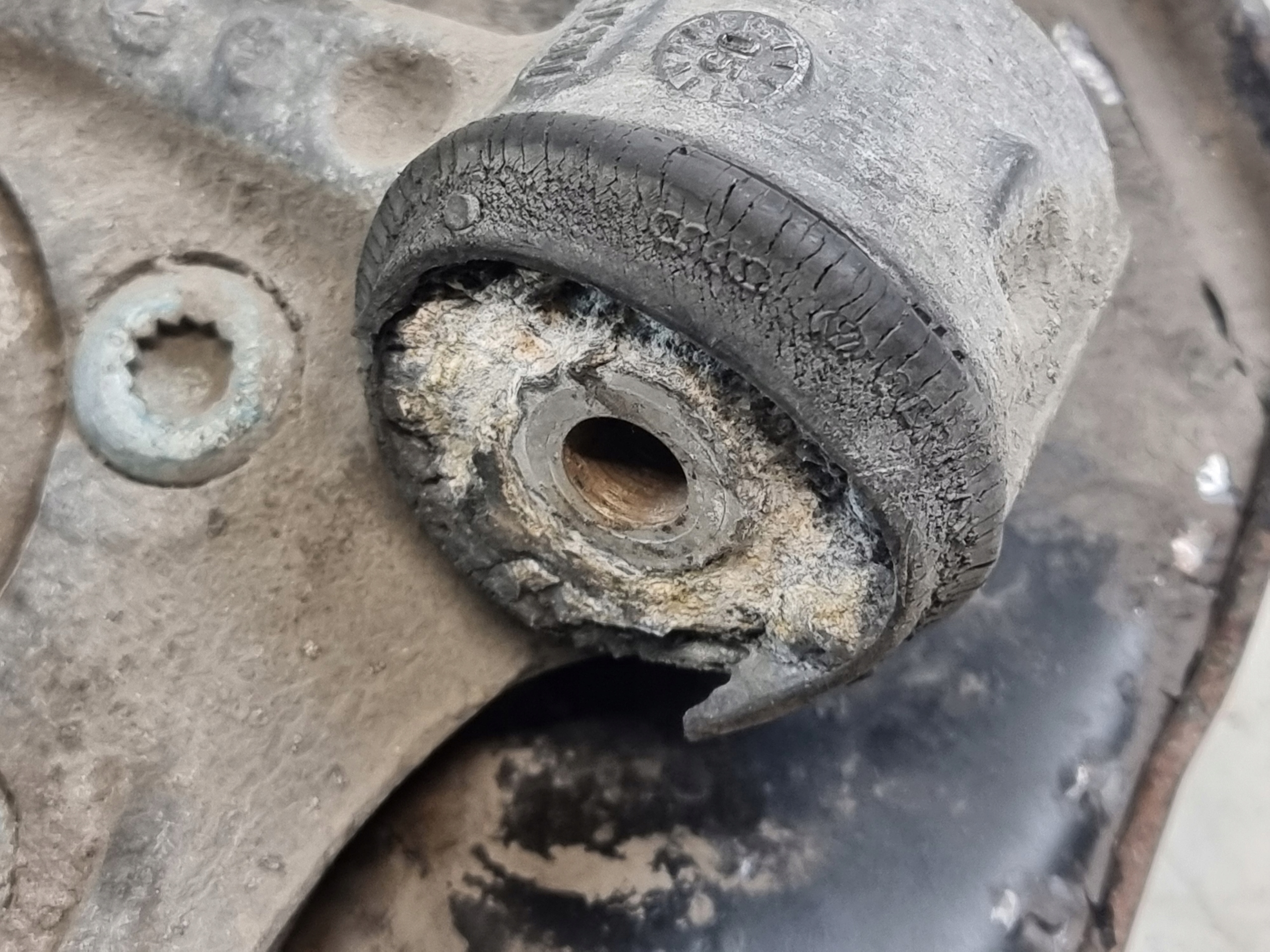 swing left rear part AUDI A6 C6 2.0TDI 05R