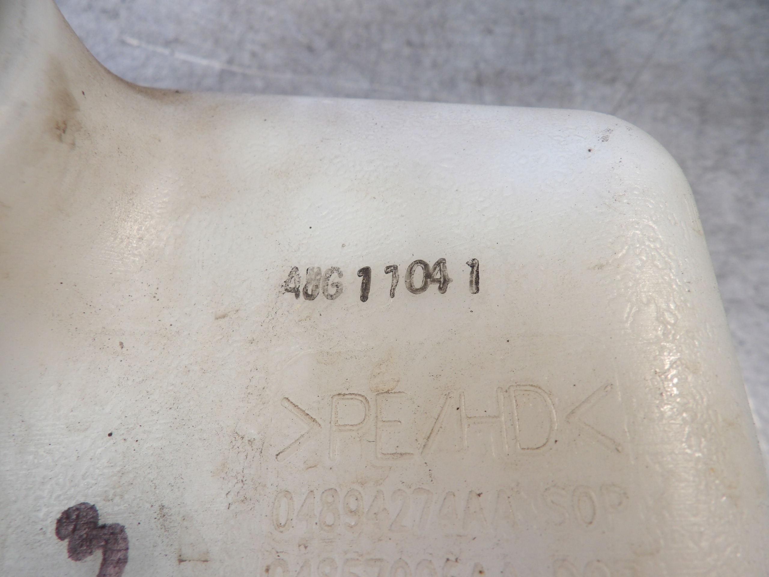 Chrysler Pacyfica washer fluid tank 04857906AA 04894274AA