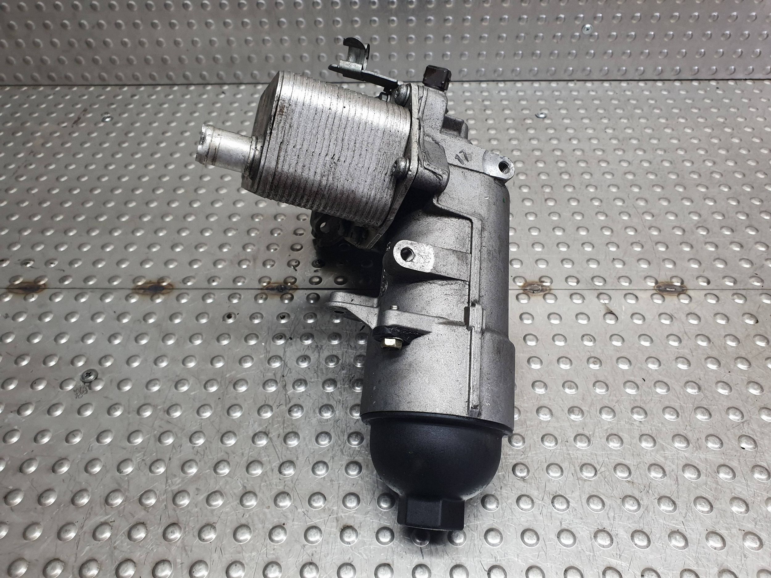 cover of a filter, oil 7788453 BMW E91 E90 E60 E61 X5 E70 E53 E65 3.0 D M57