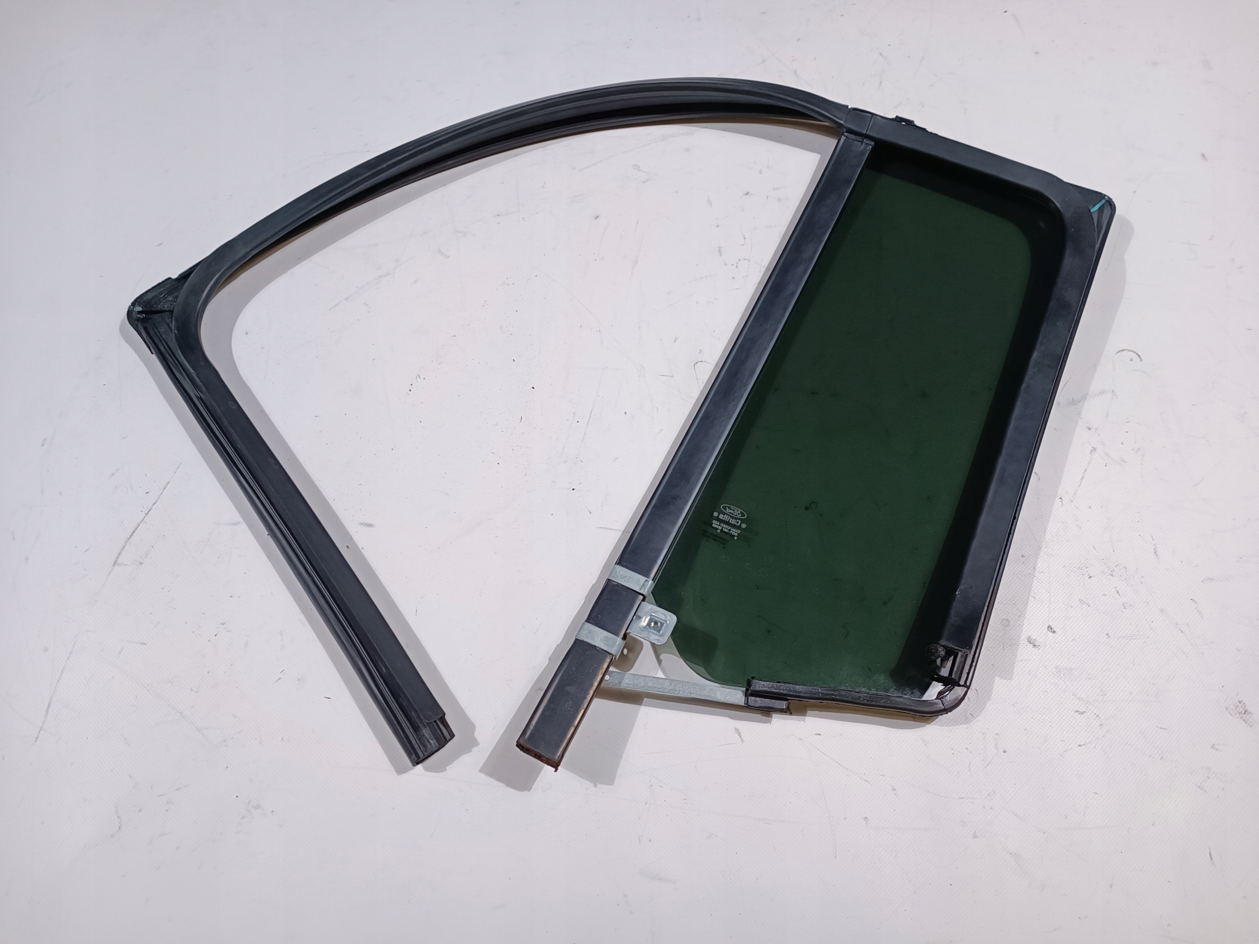 window door right rear part gasket Ford Flex