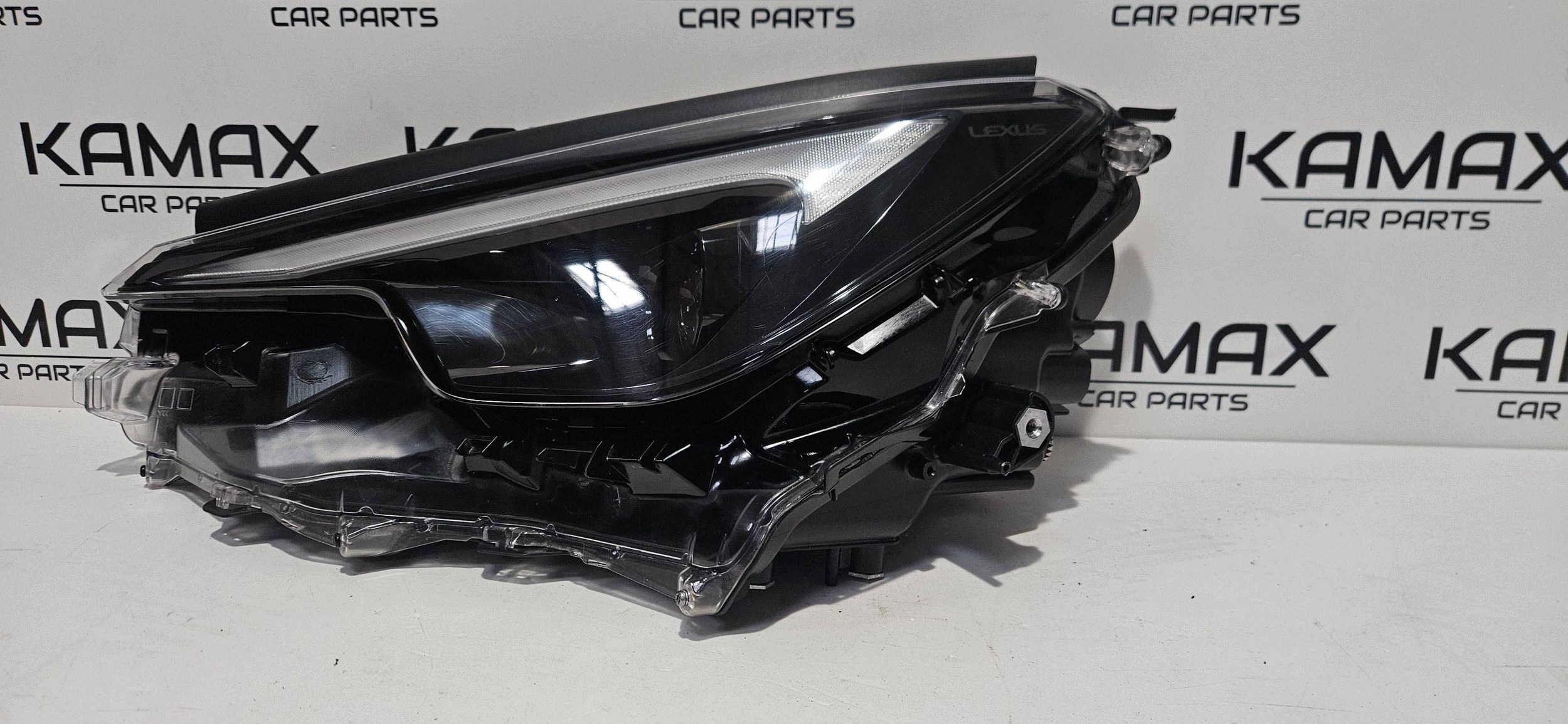 Reflektor links Seite Lexus LBX KOITO52350