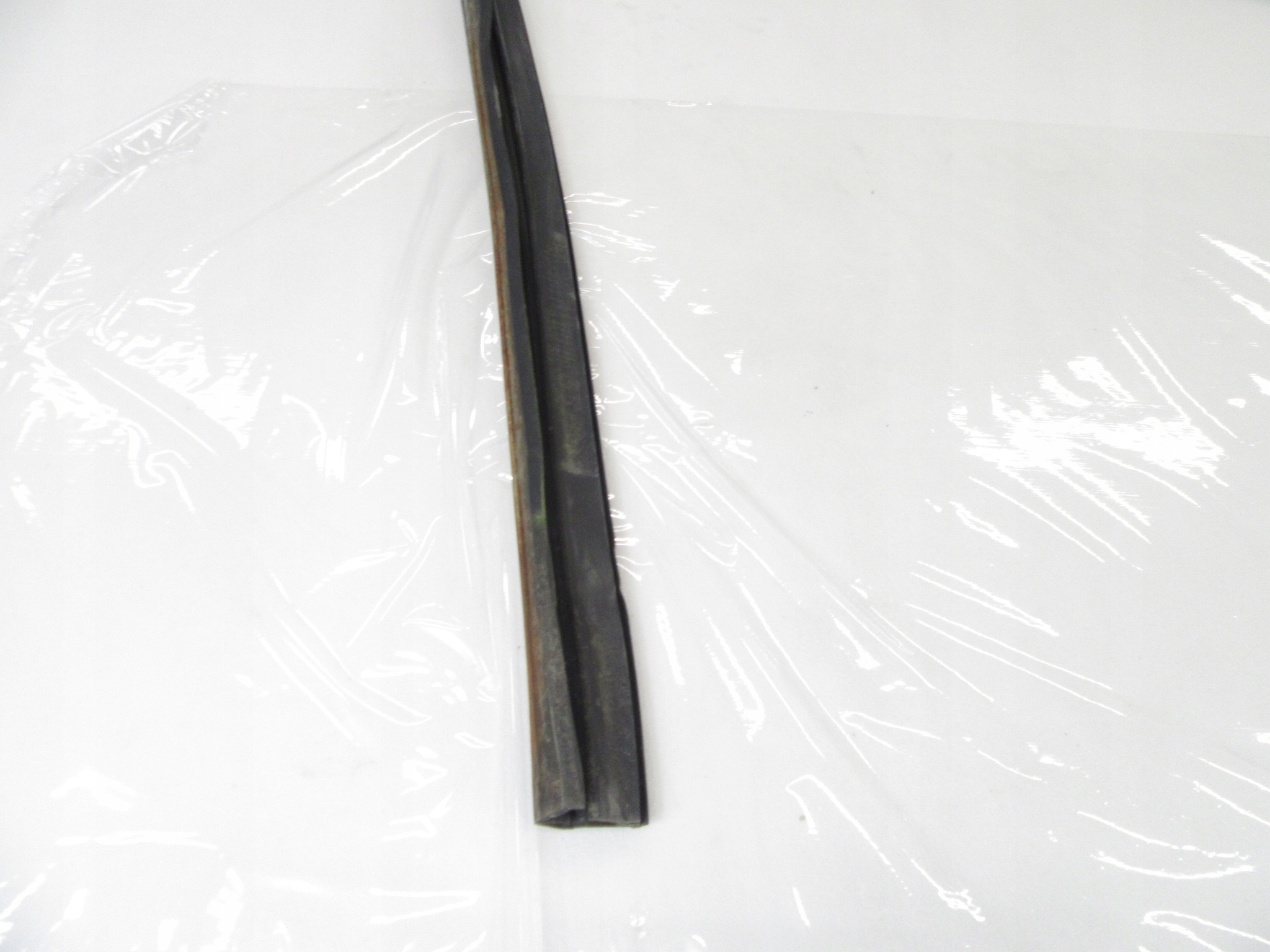 Prowadnica windows gasket door front right BMW e90 e91 sedan KOMBI