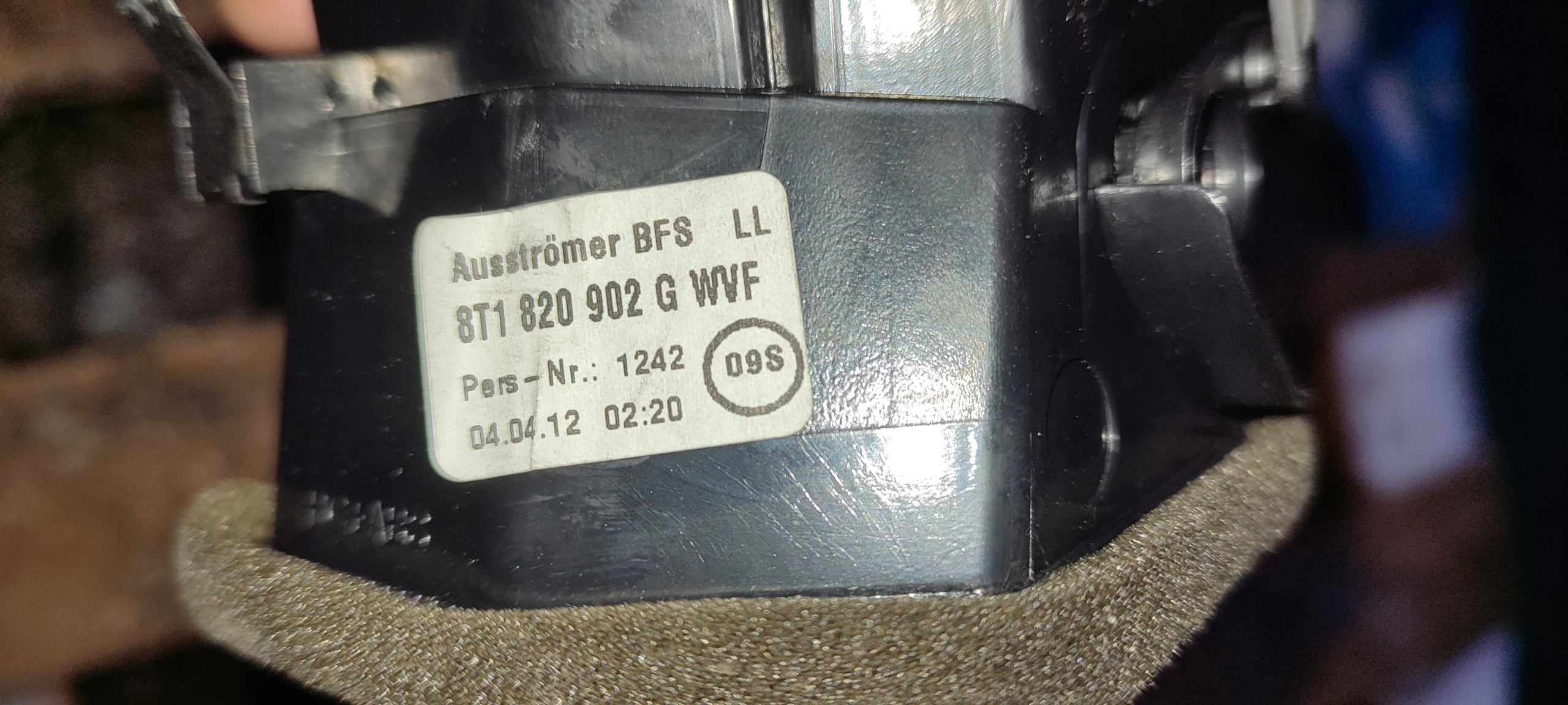 grid air conditioning devices right AUDI A4 A5 LIFT 8T1820902G