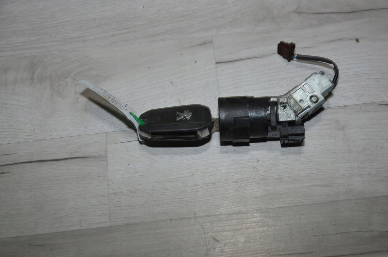 ignition + key Peugeot 2008 13r