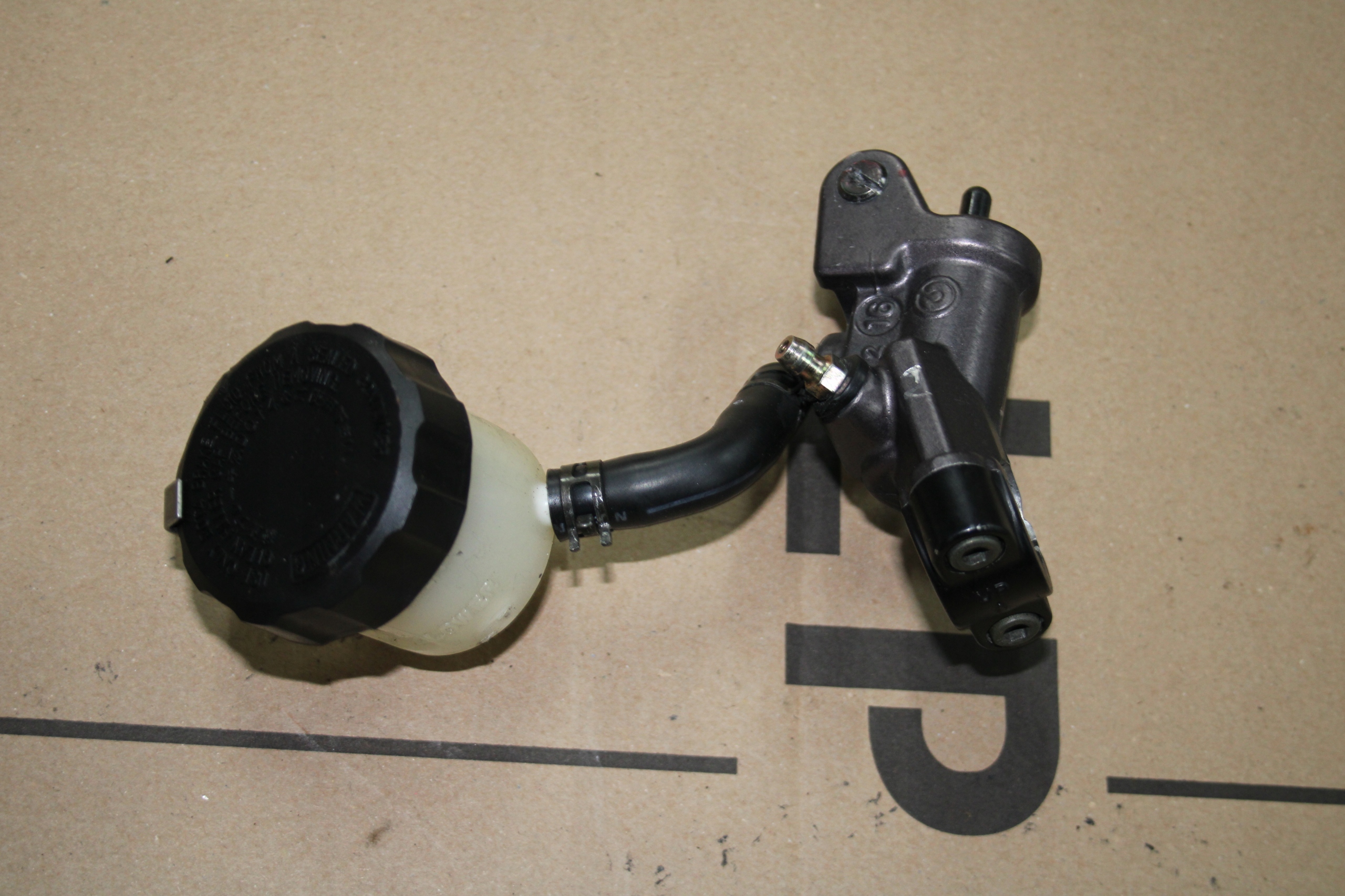 Pompa Hamulcowa Przód Przednia OEM Brembo 16 Yamaha R1 RN19 R6 5SL RJ09