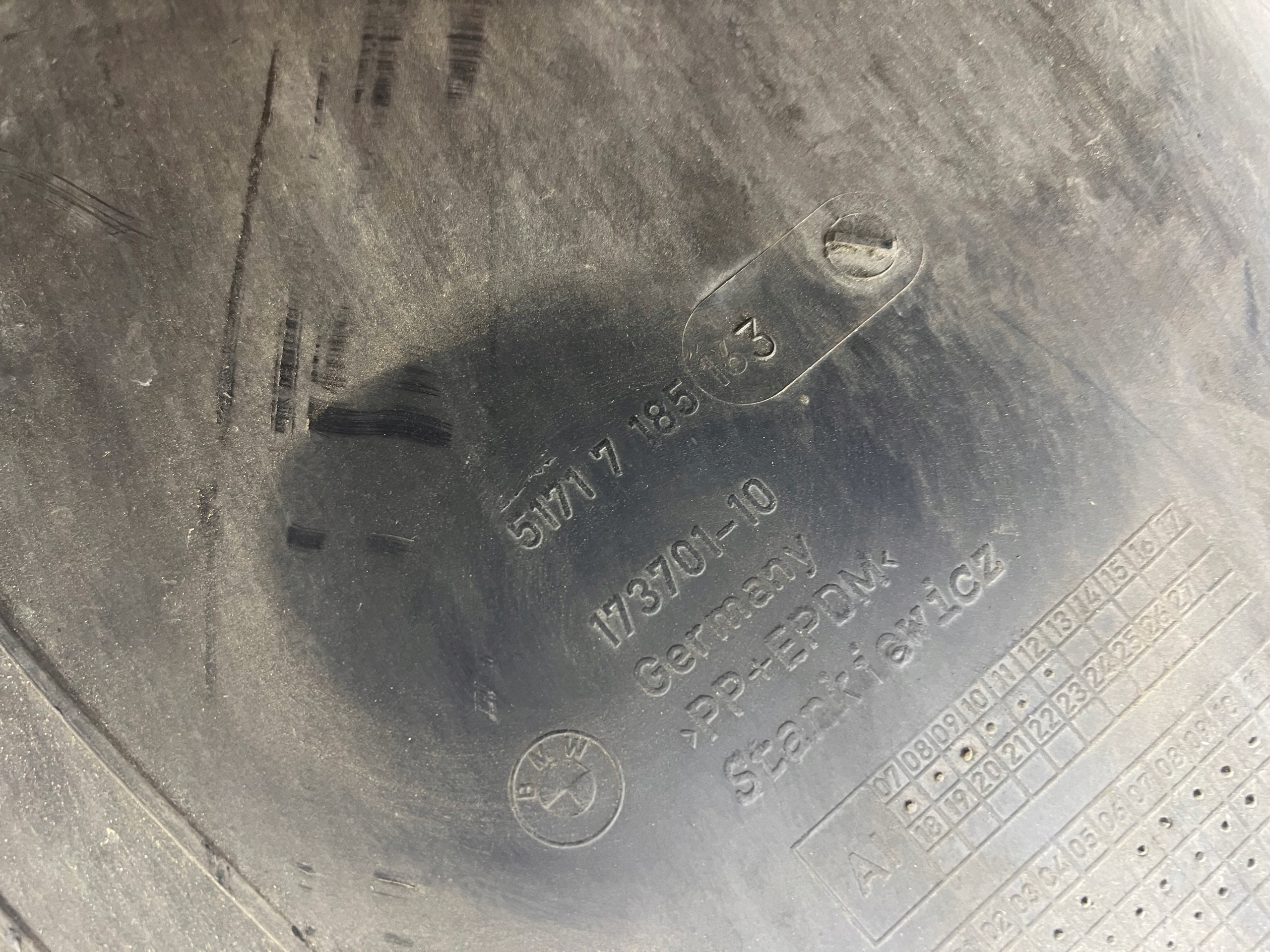 BMW 7 F01 F02 mudguard left front left front KOMPLET 7185163