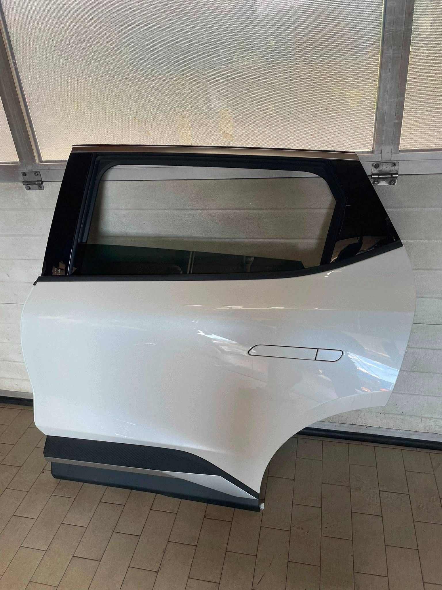 door rear. rear part side left Renault Scenic E-Tech V BIYXJ BIALA PERLA