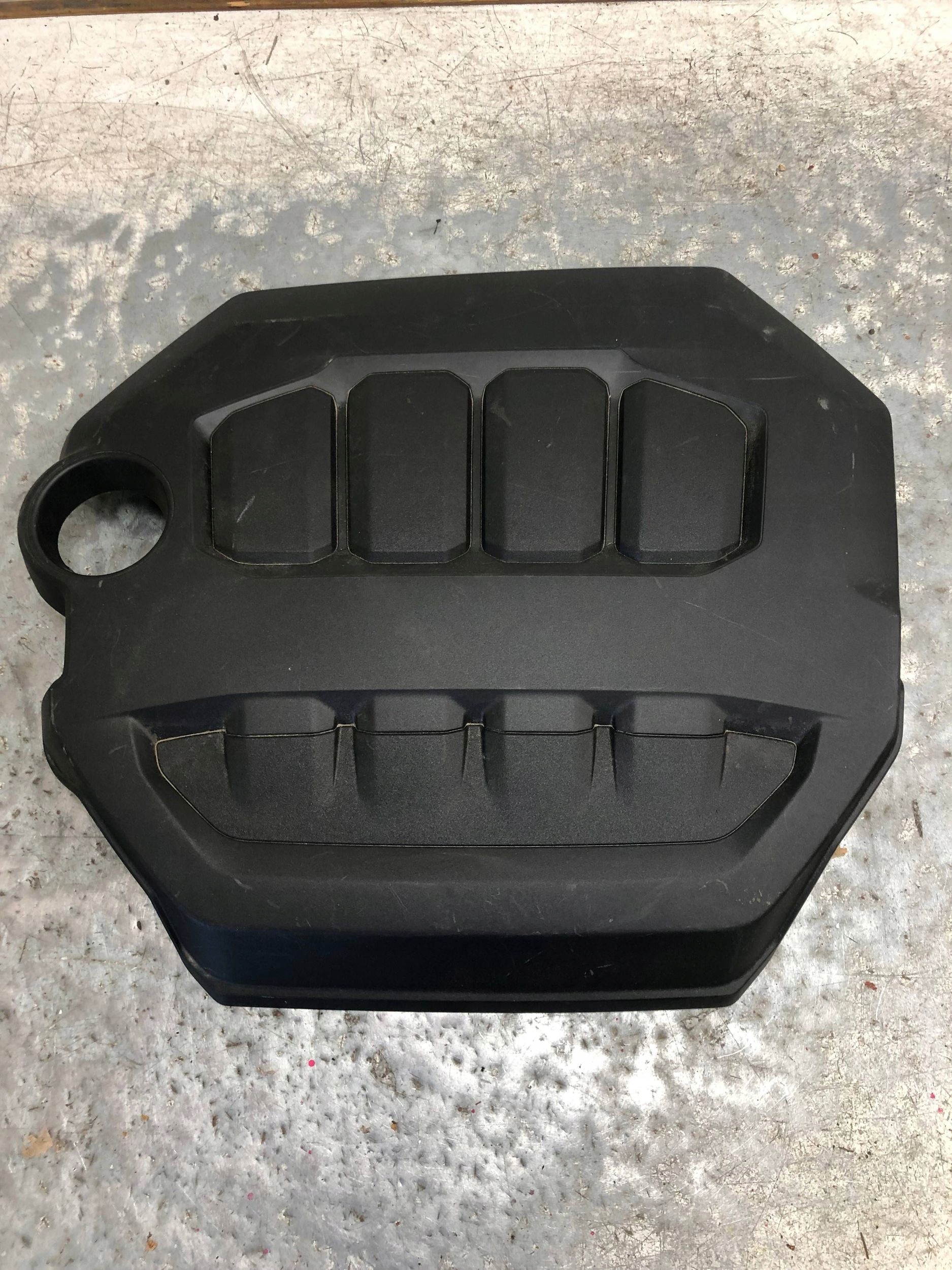 Abdeckung Blende Abdeckung DES MOTORS VW 06Q103925N