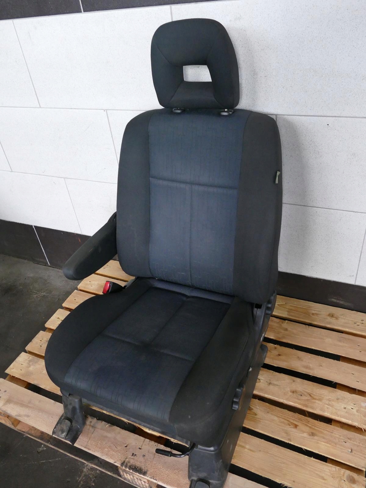 MAZDA MPV II LIFT seat left front driver´s GRZANY