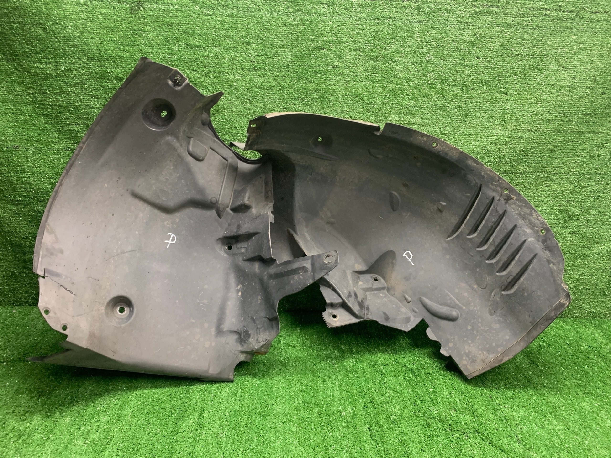 MERCEDES W204 LIFT mudguard right front front A2046905630 A2046984030