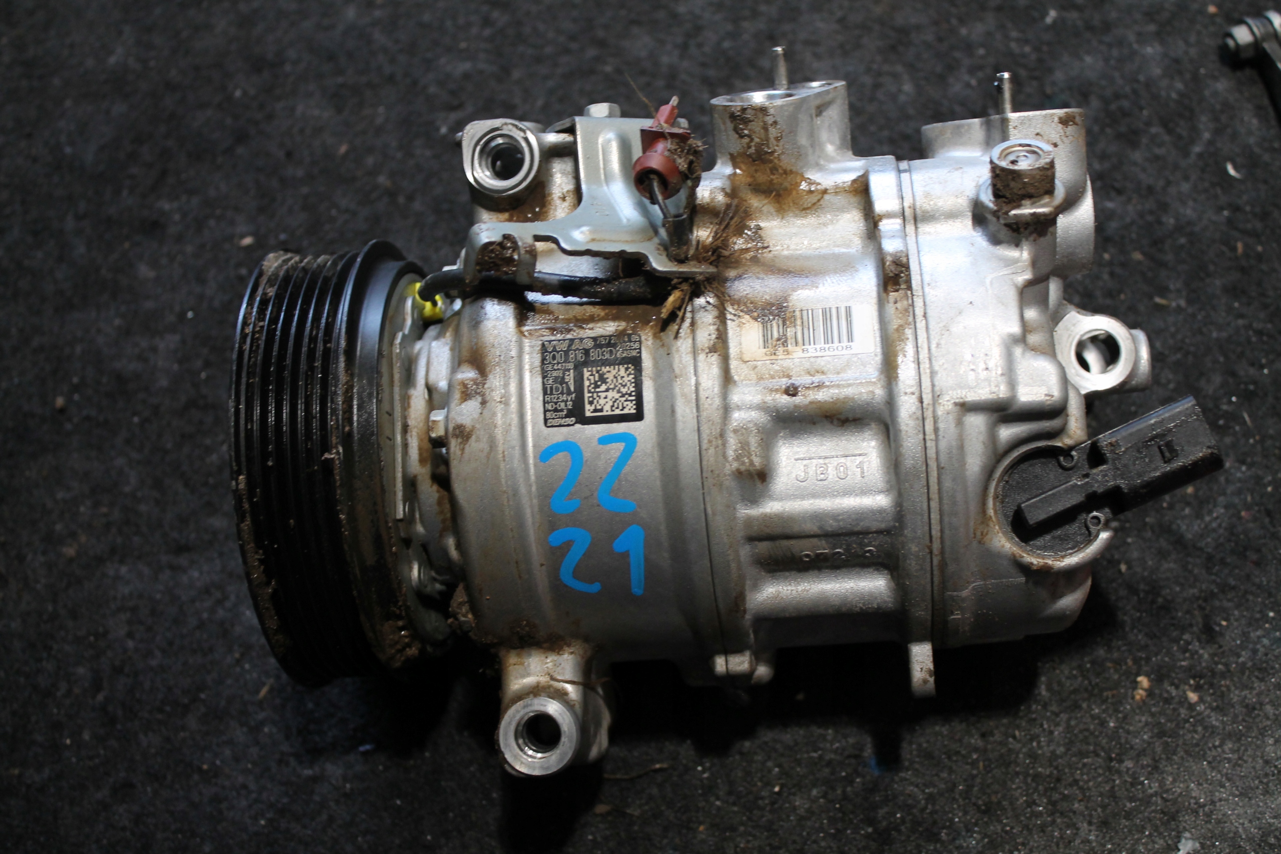 2221. compresseur de climatisation VW 3Q0816803D