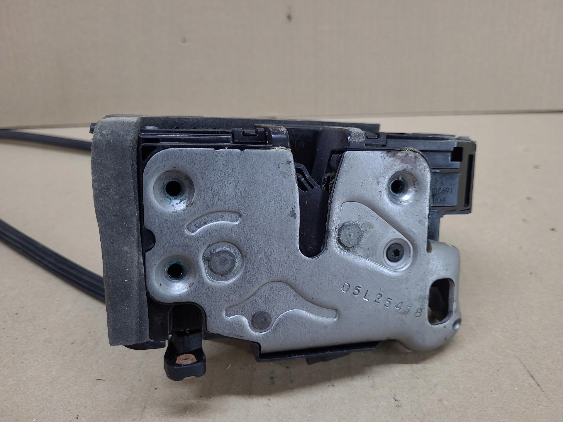 lock door front left side Chevrolet Equinox 3 2018 13597542