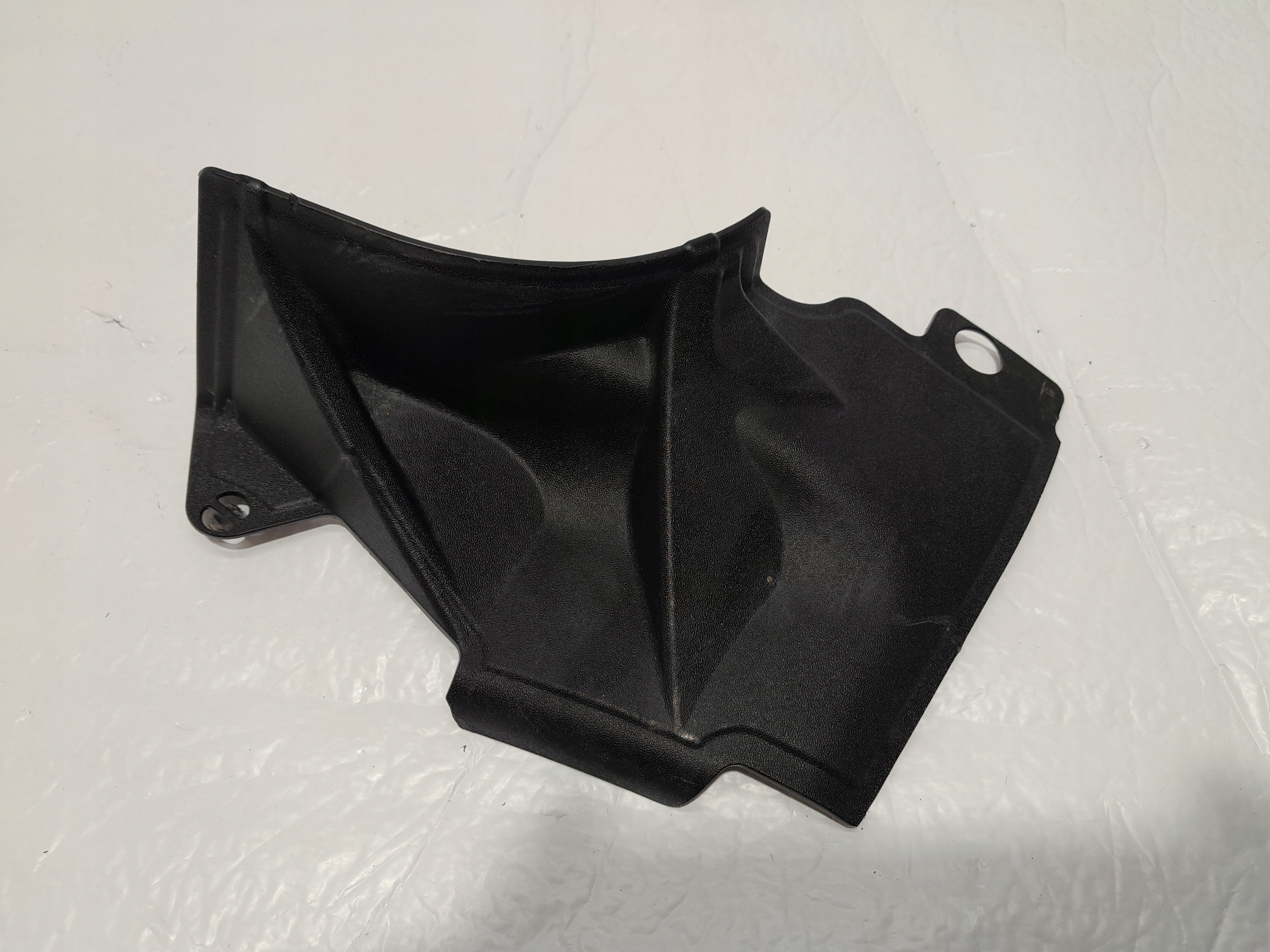 AUDI A4 A5 F5 8W kryt obal KIELICHA levá 8W0806583C