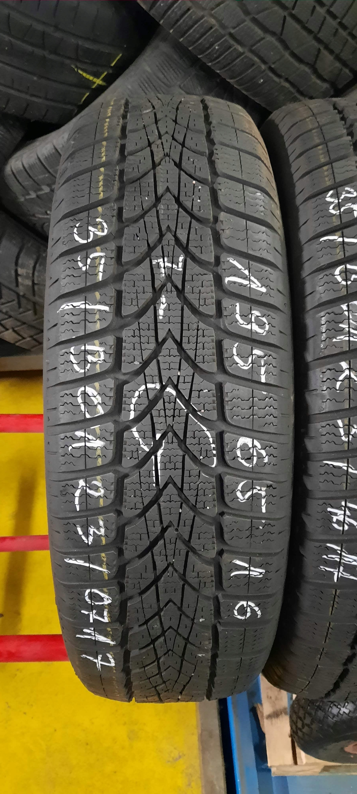 2 opony zimowe 195/65R16 Dunlop Winter Sport 4D * Sezon zimowe