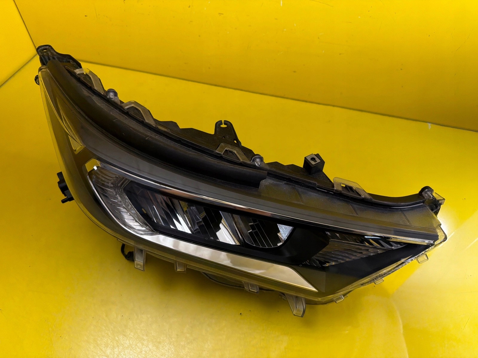 light right Toyota Rav4 V 2019-2022 Full Led