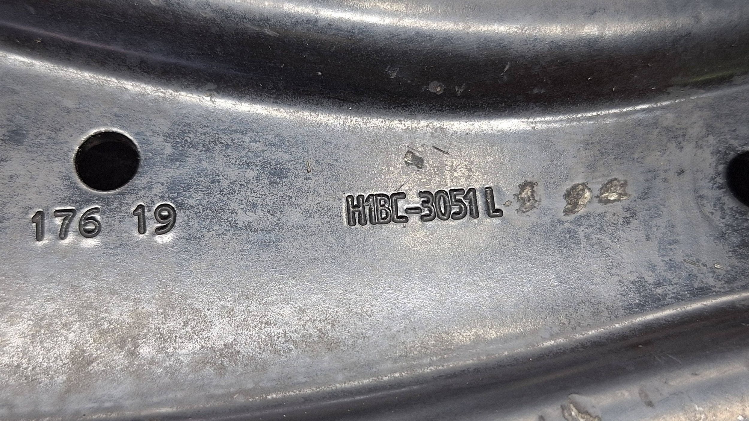 arm left front H1BC-3051L FORD FIESTA MK8