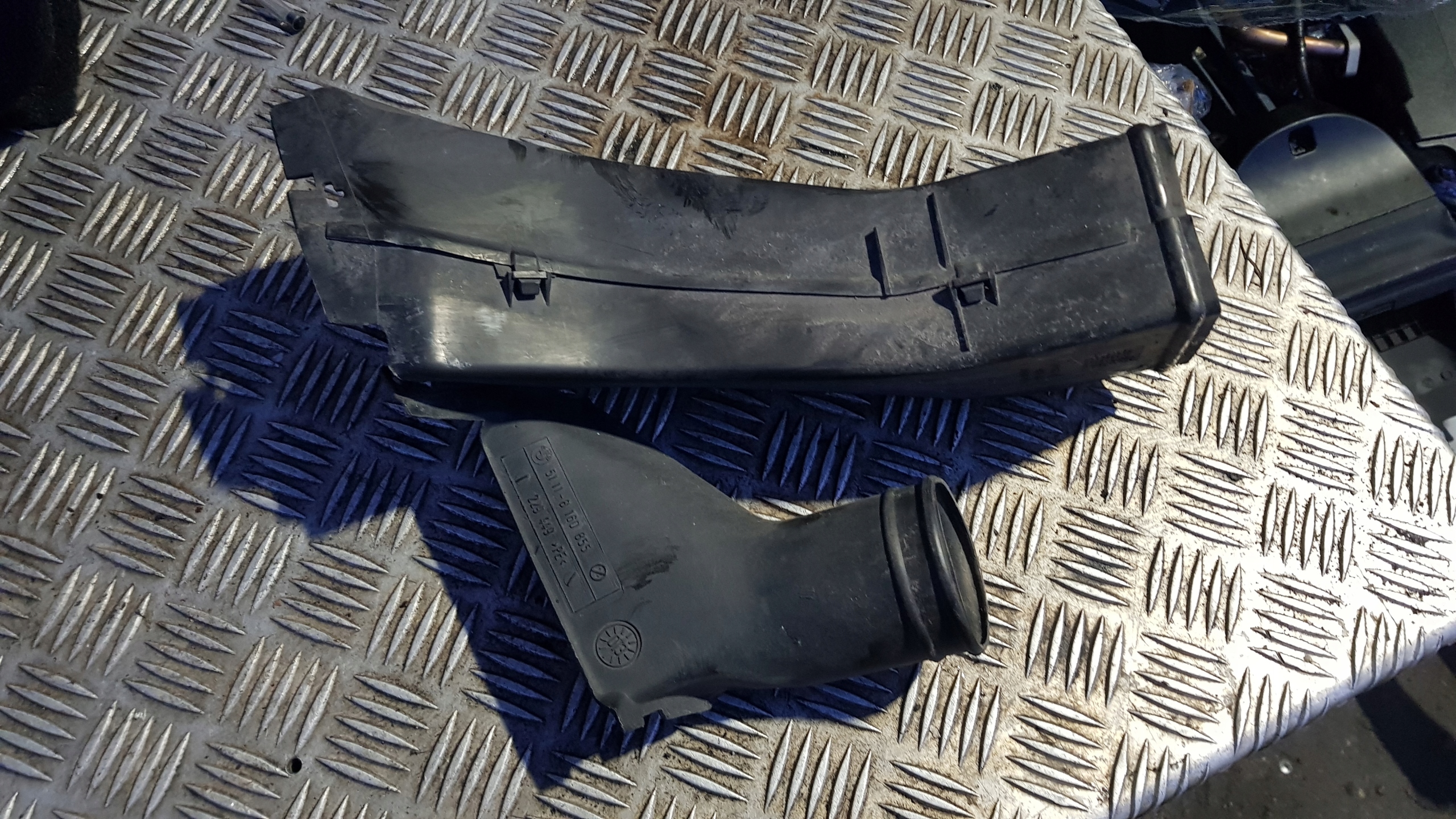 BMW E39 3.0D air hose pipe 77815403