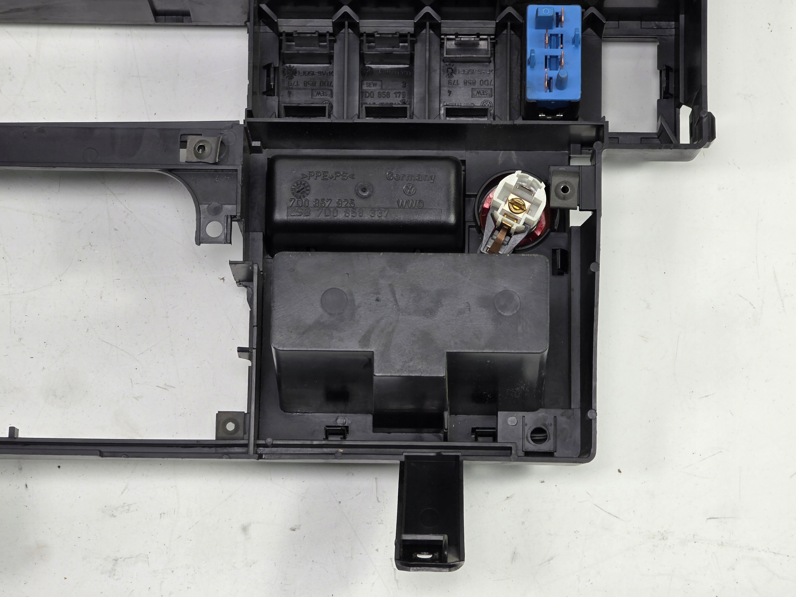 vw T4 99-03 рамка корпус консоли панель 7D1858089G 4D