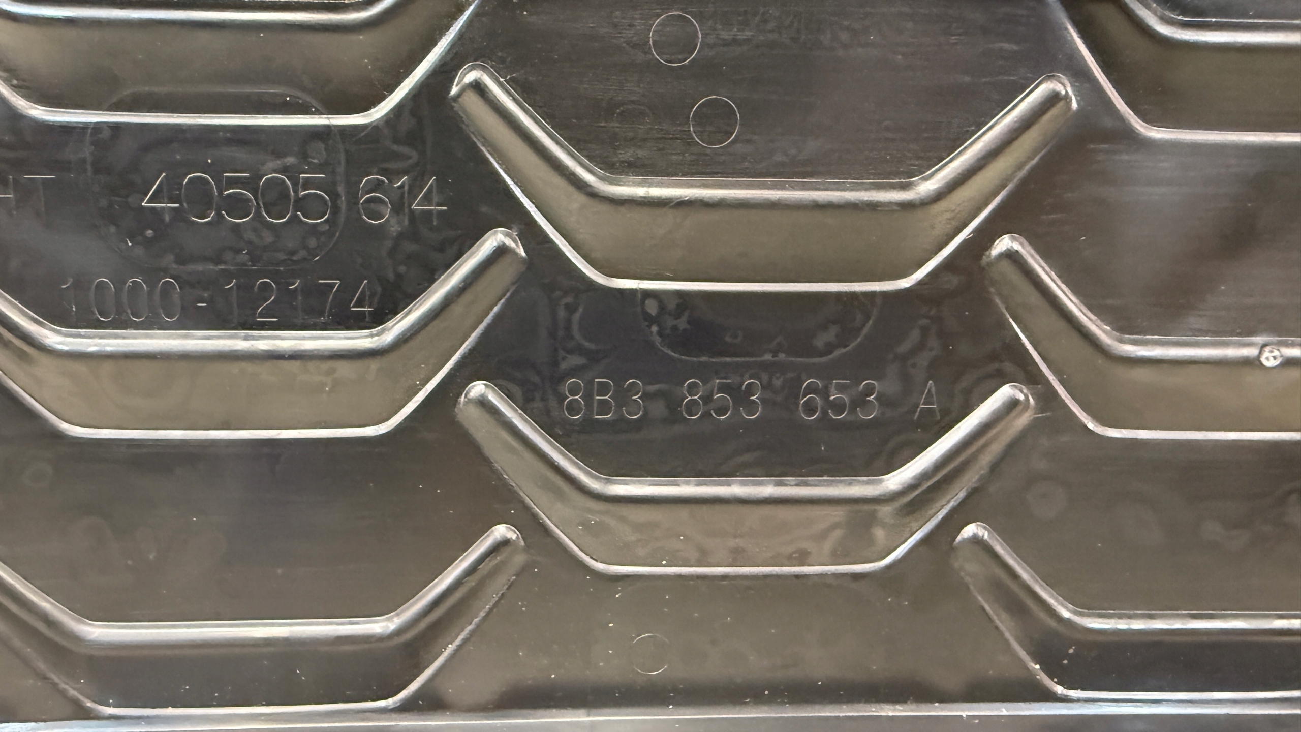 AUDI A5 B10 8B3 Grille 2024+ 8B3853651A K142/02NIK