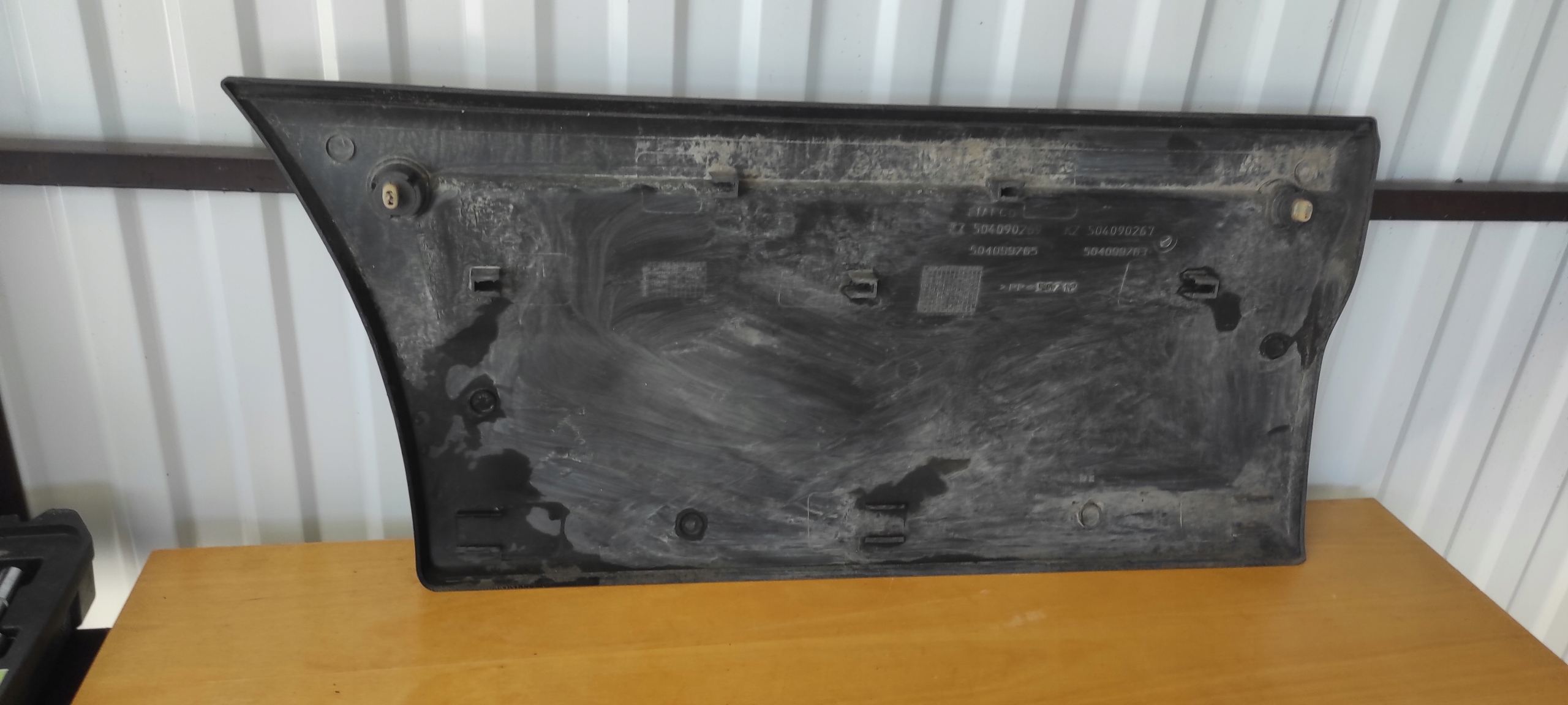 moulding door right front IVECO DAILY 504090269