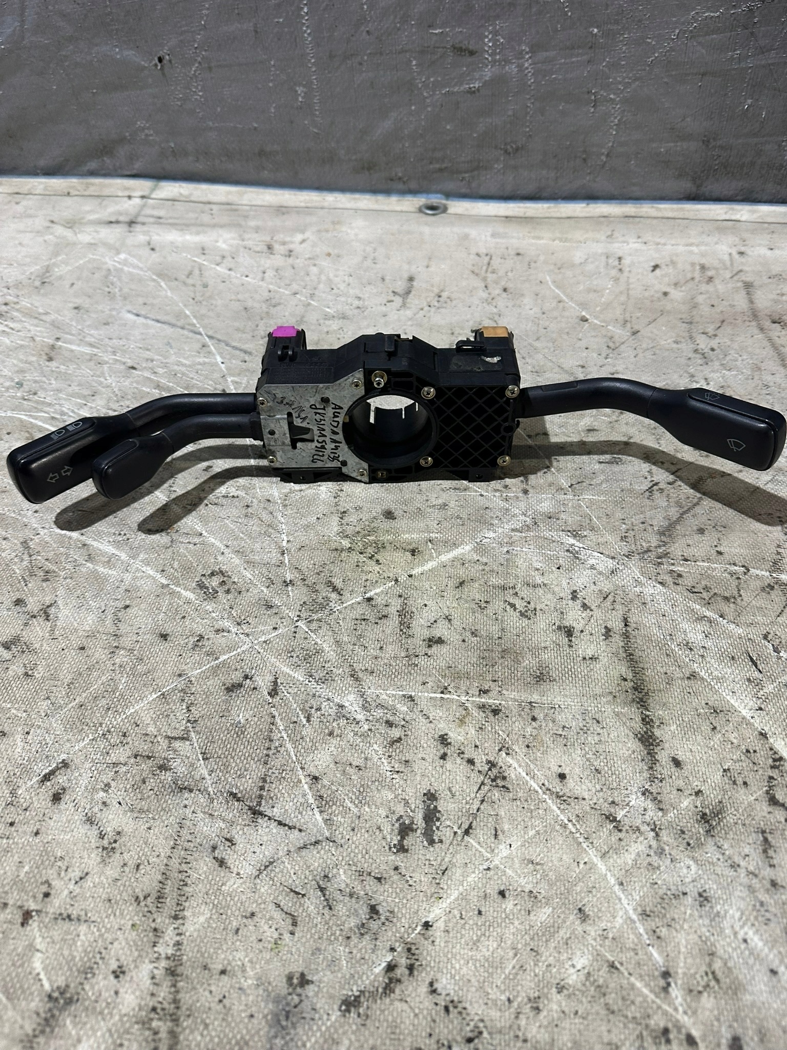rucice volana AUDI A4 B5 4D0953513