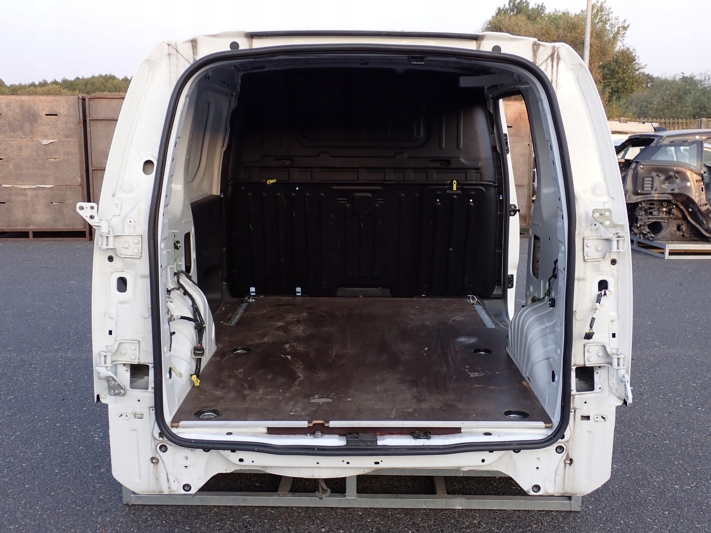 DUPA DACH KAROSERIA ĆWIARTKA EUROPA BERLINGO IV COMBO RIFTER 21R Kolor biały