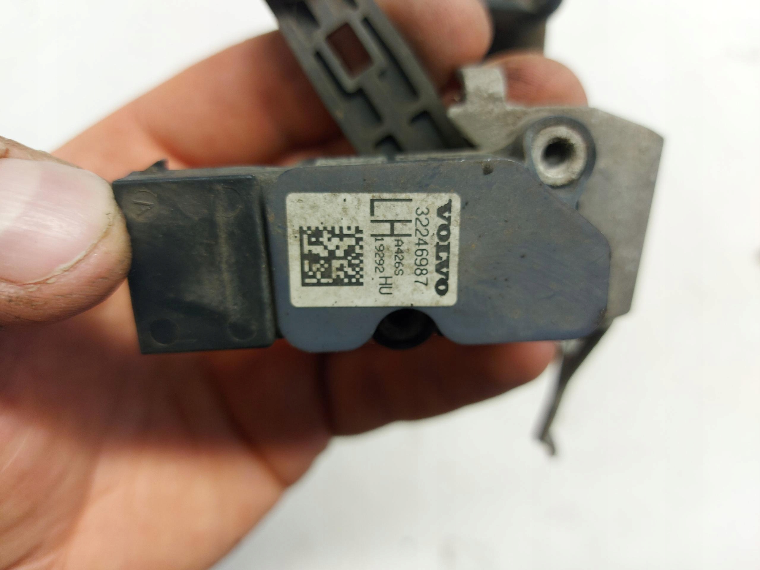 VOLVO XC60 II Sensor poziomowania Leuchten heck links 32246987