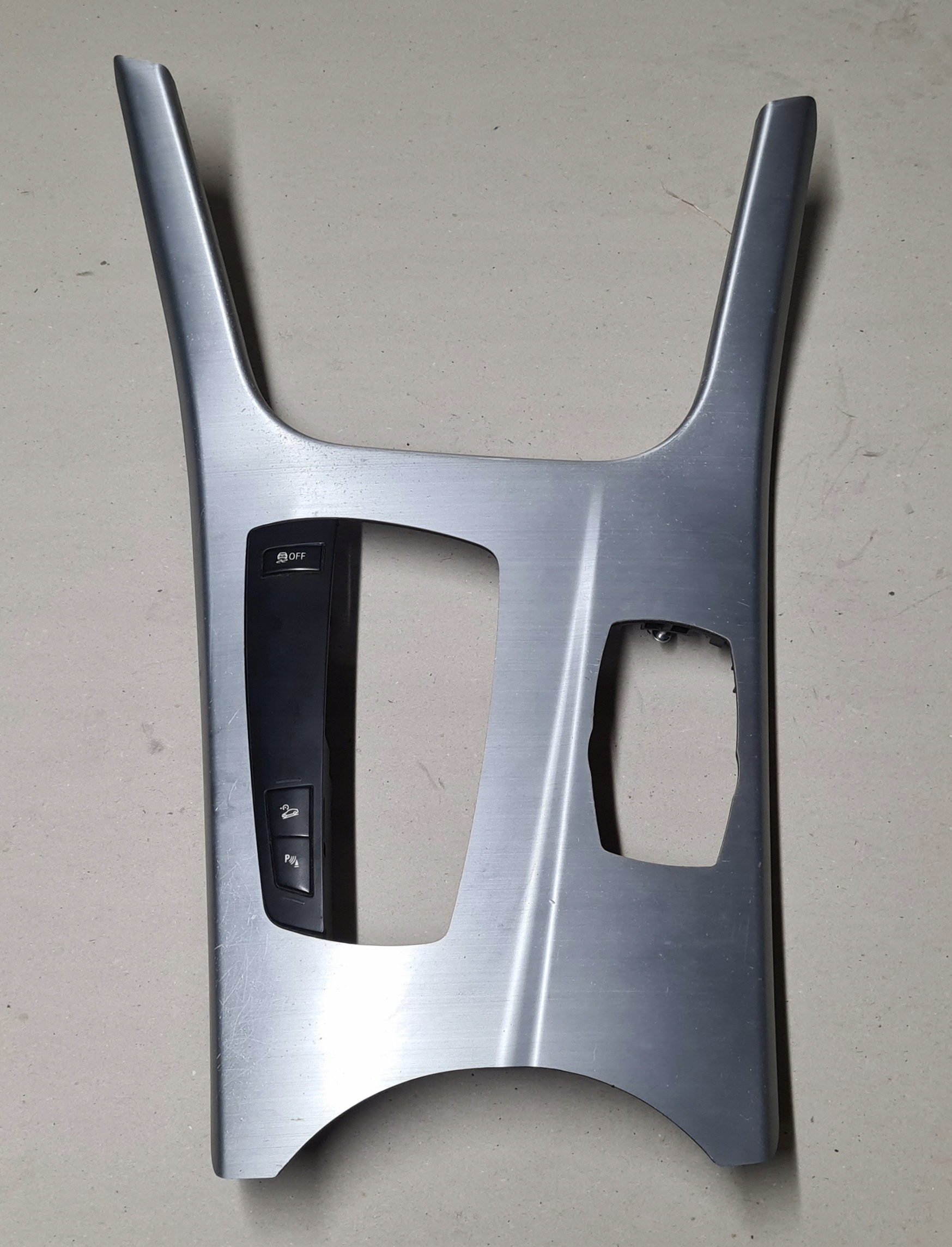 9303413 51169303413 - BMW X3 F25 X4 F26 накладка туннельный декор