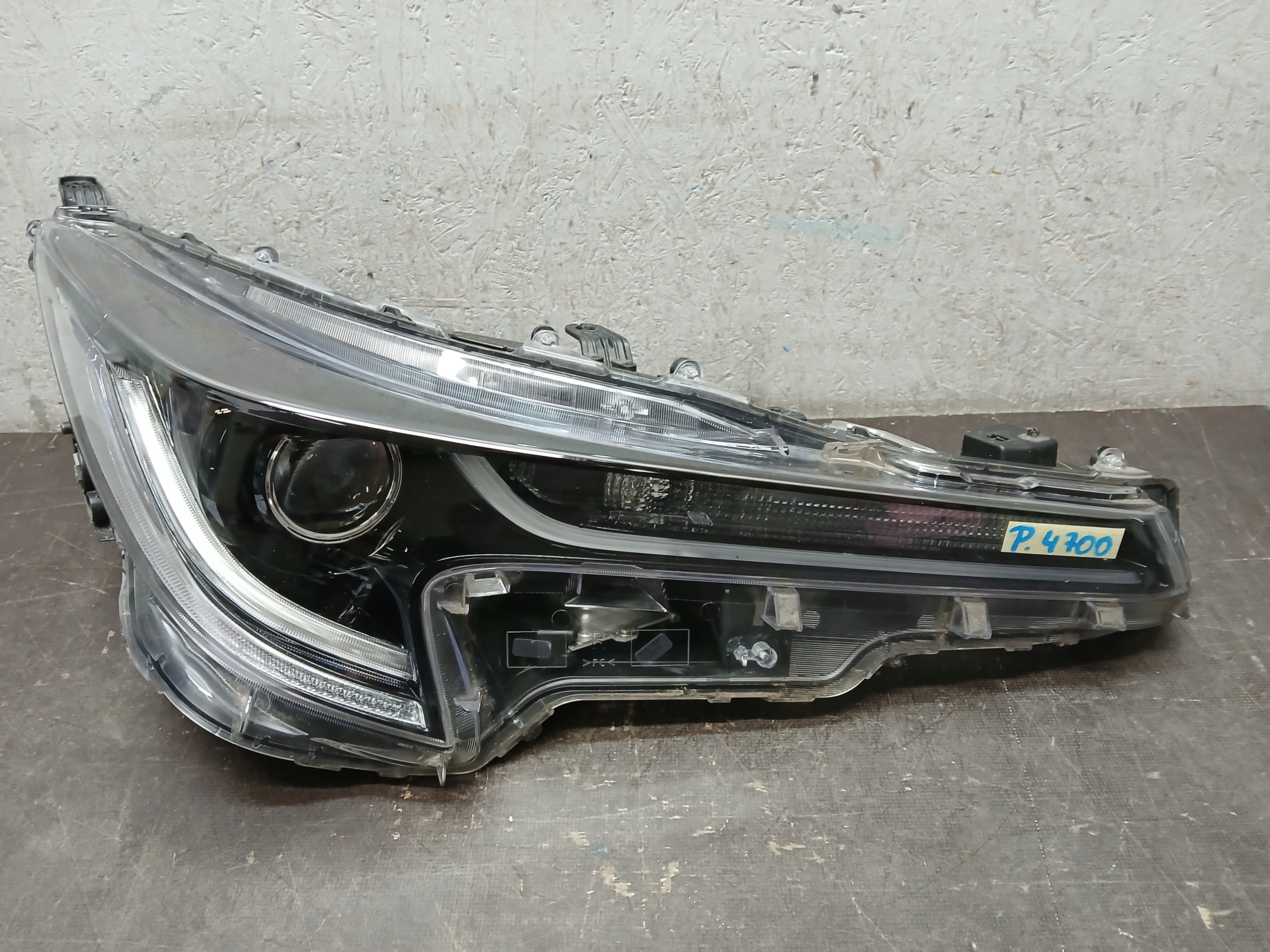 light front right TOYOTA COROLLA E21 HB KOMBI FULL LED 81110-02S70