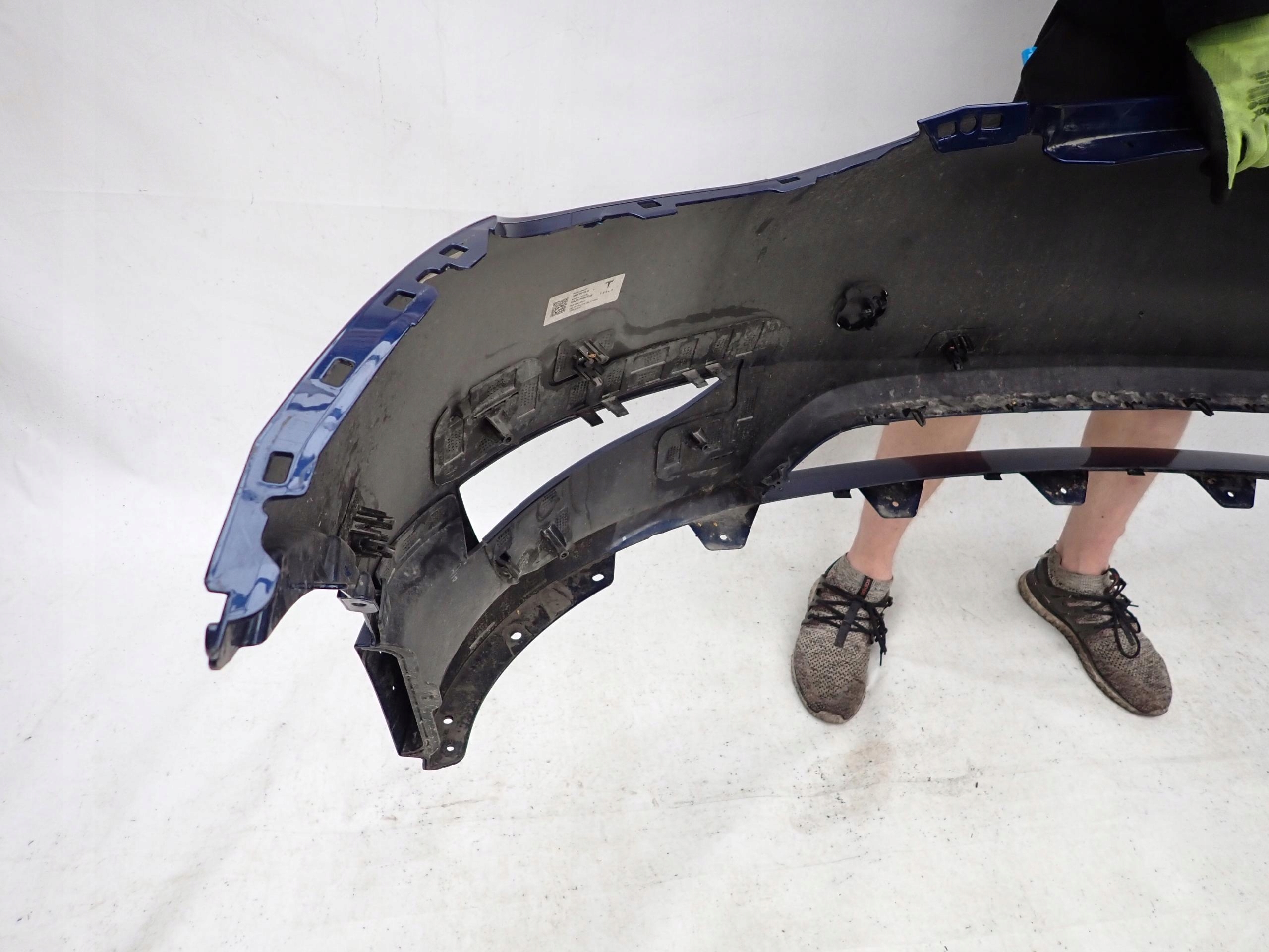 TESLA Y 21- bumper front front PDC