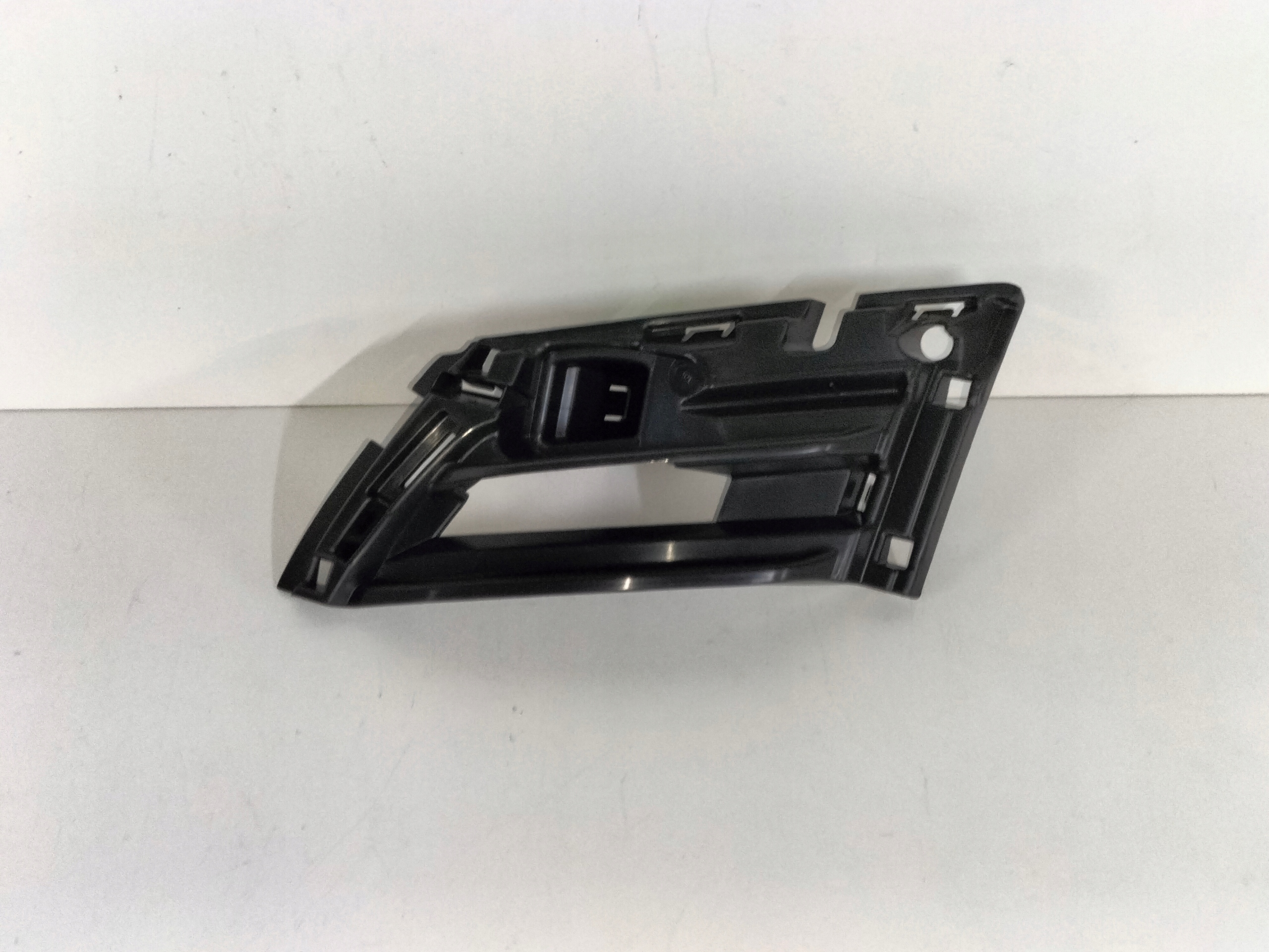 support holder grille front right SKODA OCTAVIA III LIFT 17