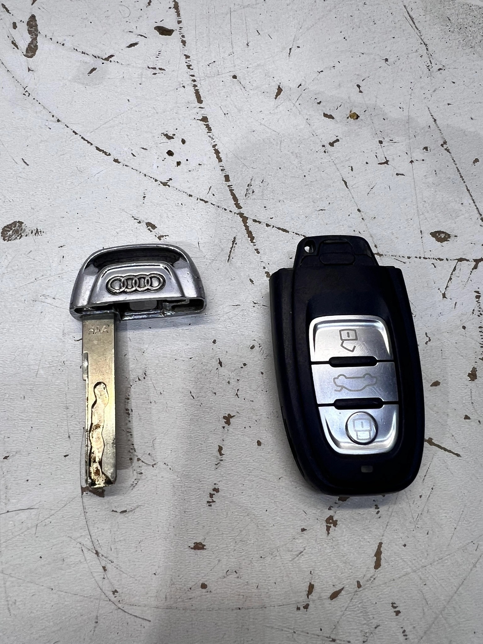 key PILOT AUDI A4 B8 A5 8T A6 C7 8K0959754D 4/26