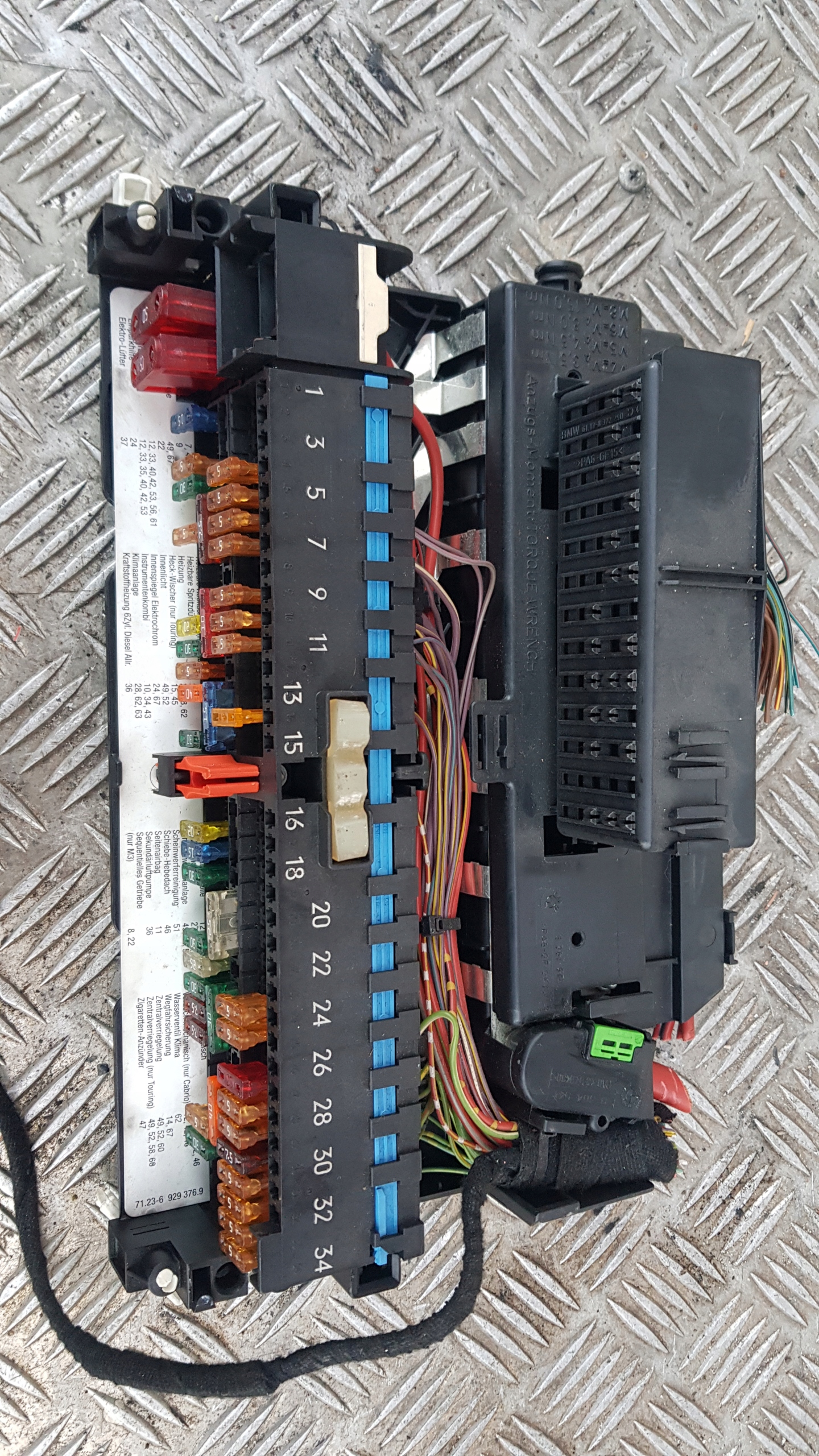 BMW E46 320I 2.2 Module fusibles 8364541